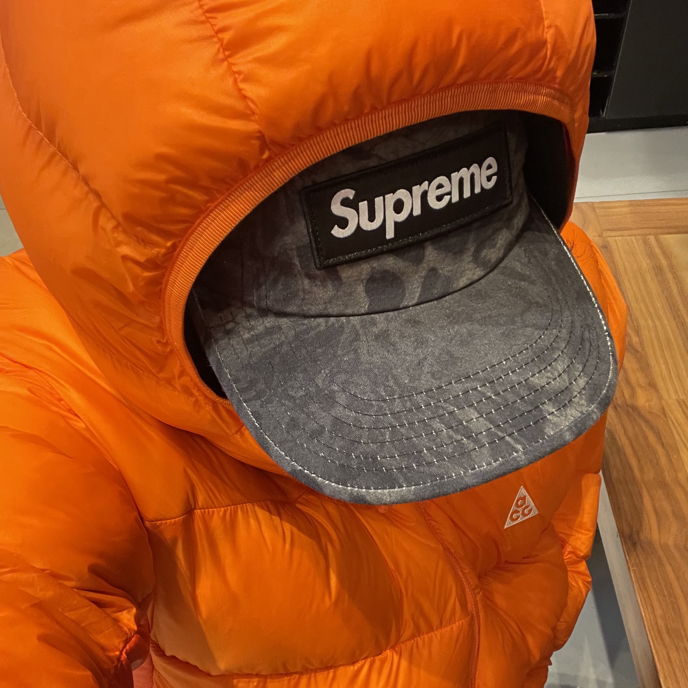Nike ACG Therma-Fit ADV Lunar Lake Puffer Jacket Safety Orange - Asia, Jordan 1 x Travis Scott Retro Low OG SP Sail and Ridgerock 착용 스타일 - 2
