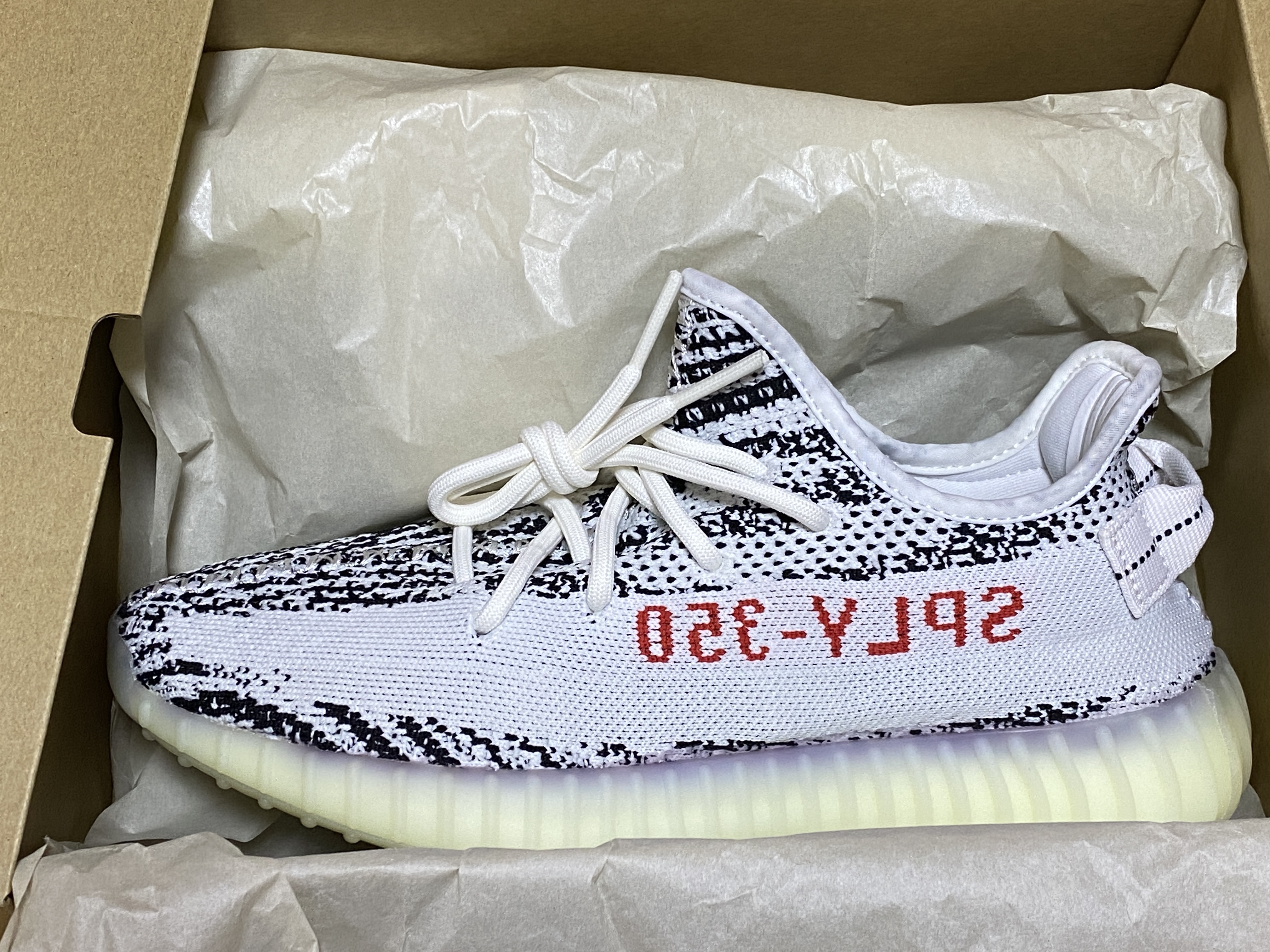 Adidas Yeezy Boost 350 V2 Zebra 2017/2019/2020 착용 스타일