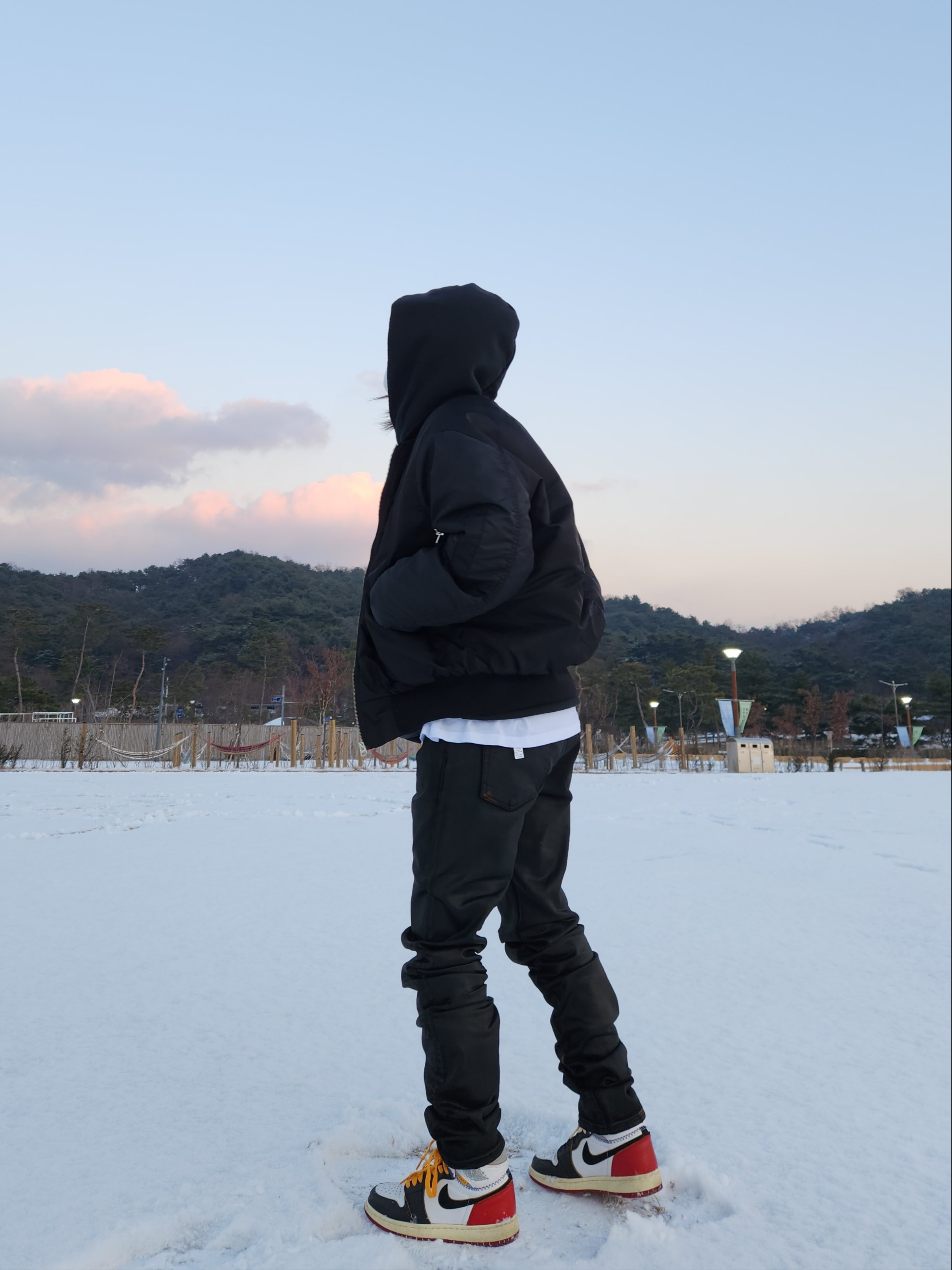 Undermycar Black Mamba Slim Fit Red Stitch Wax Coating Jeans Rumba Red - 22FW, Jordan 1 x Union Retro High Black Toe 착용 스타일 - 1
