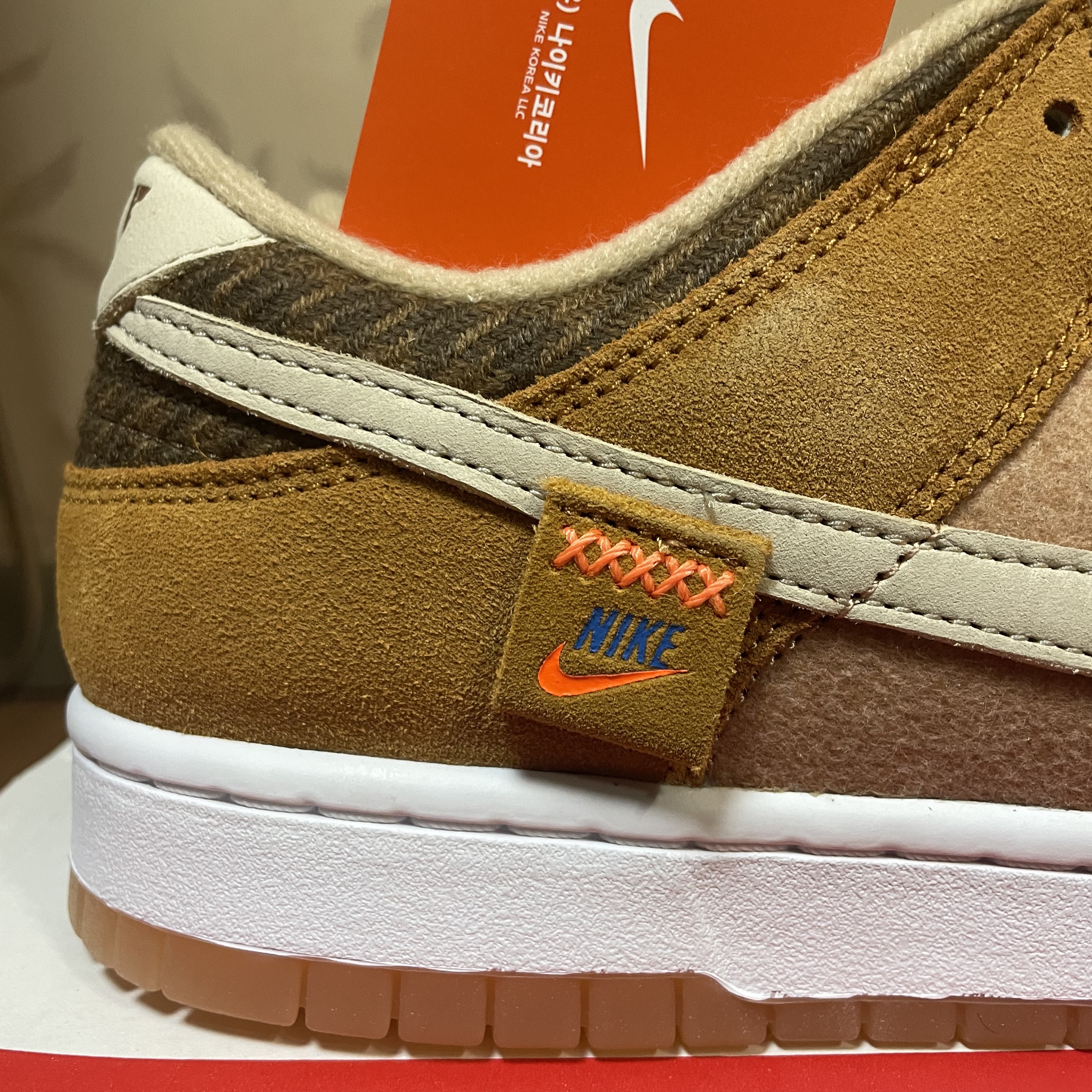 Nike Dunk Low SE Praline Desert Ochre 착용 스타일 - 2