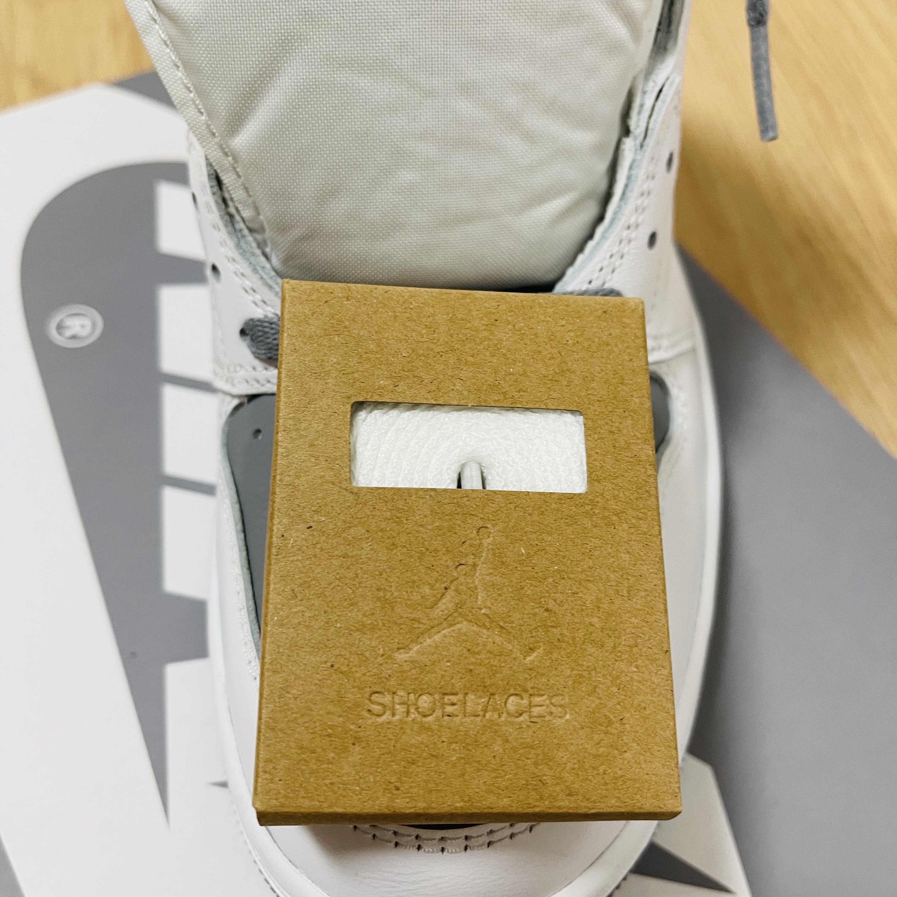Jordan 1 Retro High OG Stealth 착용 스타일 - 5