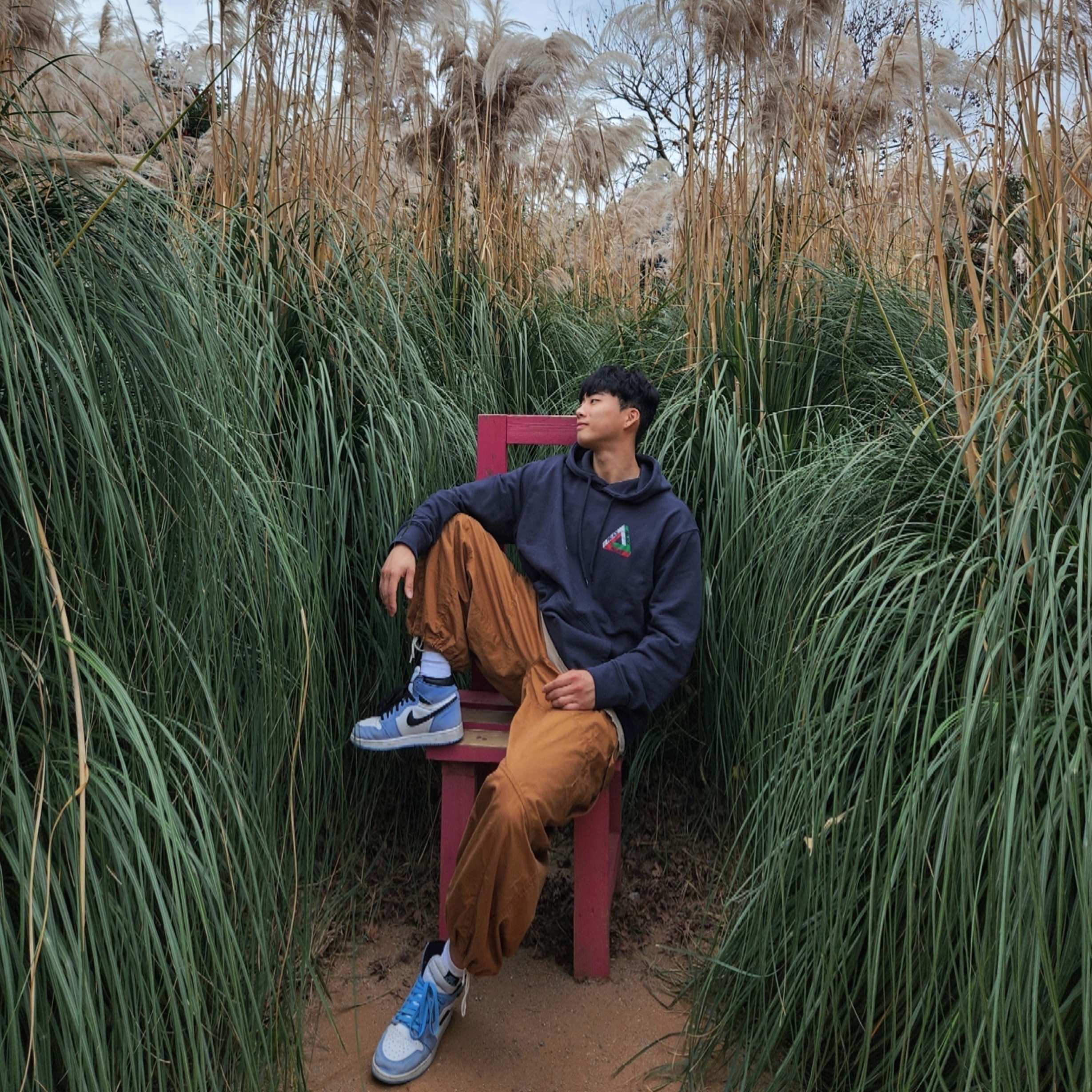 Palace Swirl Tri-Ferg Hood Navy - 22FW, Jordan 1 Retro High OG University Blue 착용 스타일