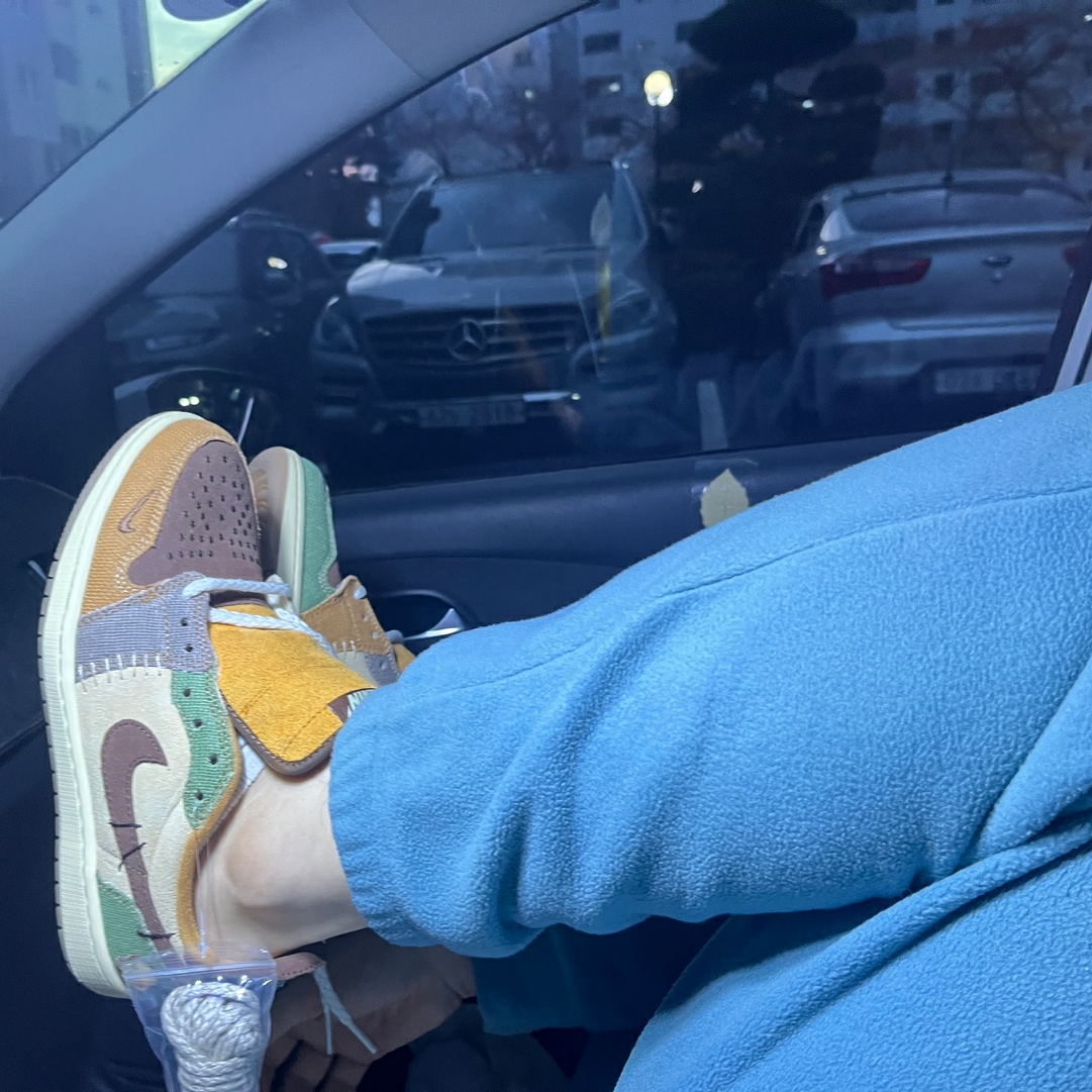 Jordan 1 x Zion Williamson Retro Low OG Flax and Oil Green 착용 스타일