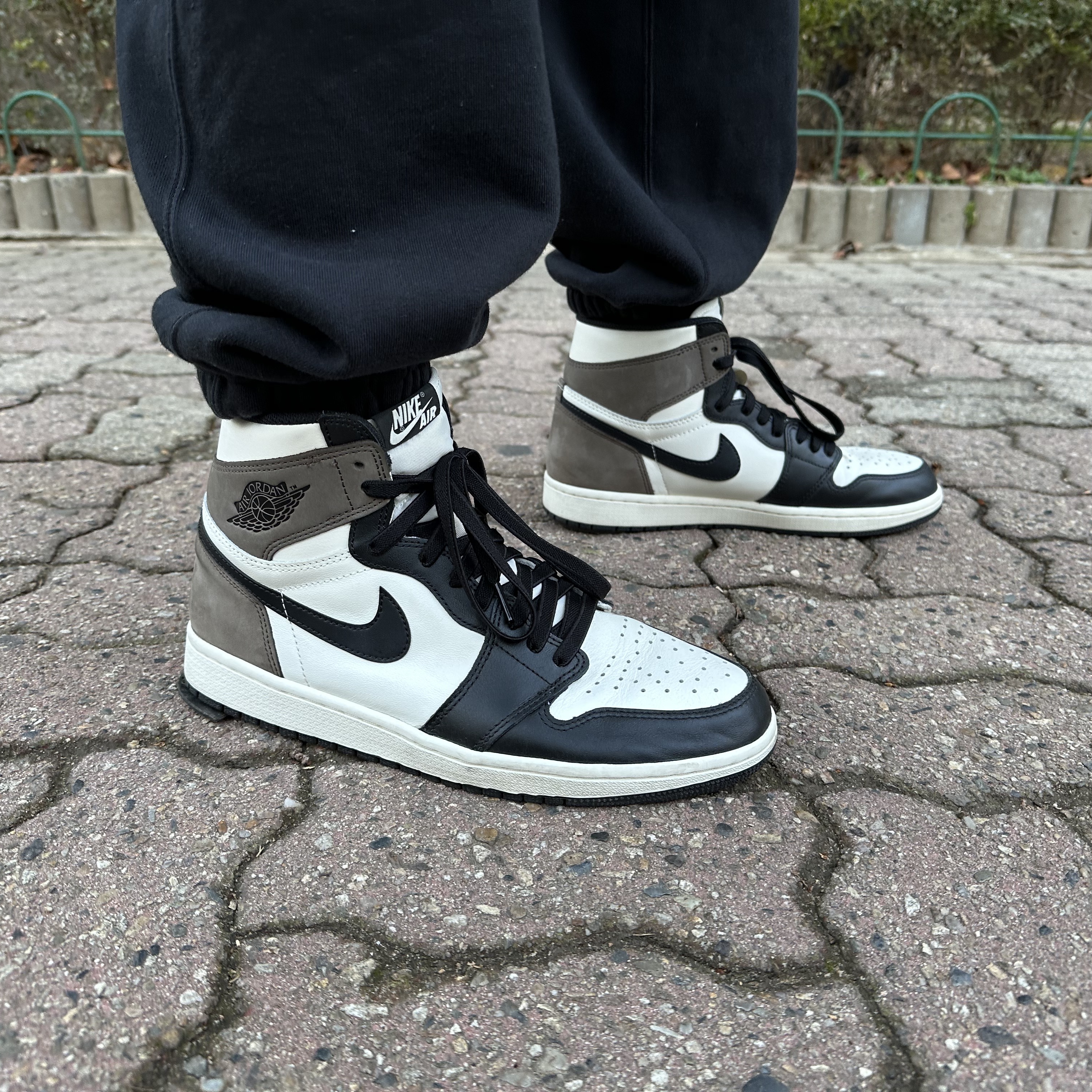 Jordan 1 Retro High OG Black Mocha 착용 스타일