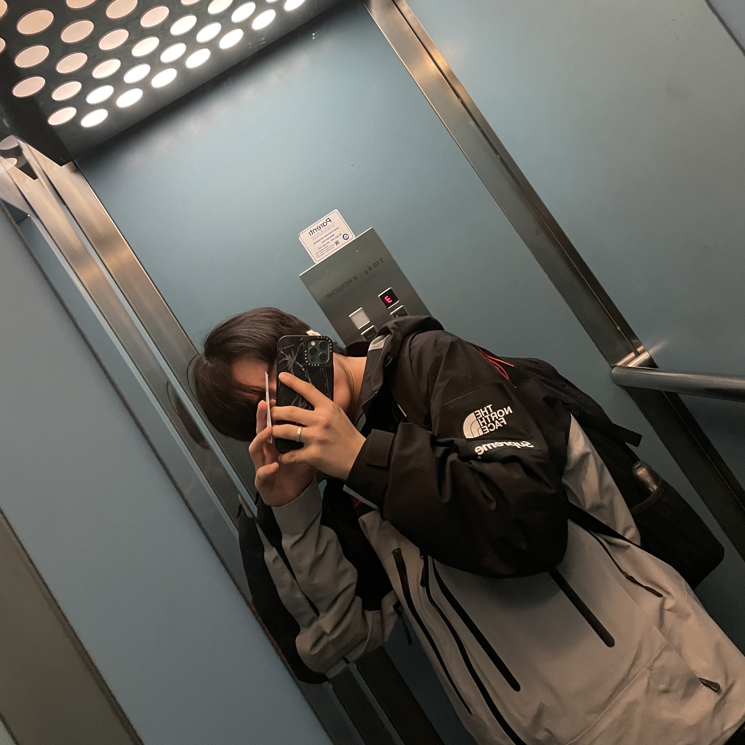 Supreme x The North Face Taped Seam Shell Jacket Grey - 22FW, Supreme Backpack Black - 22FW 착용 스타일