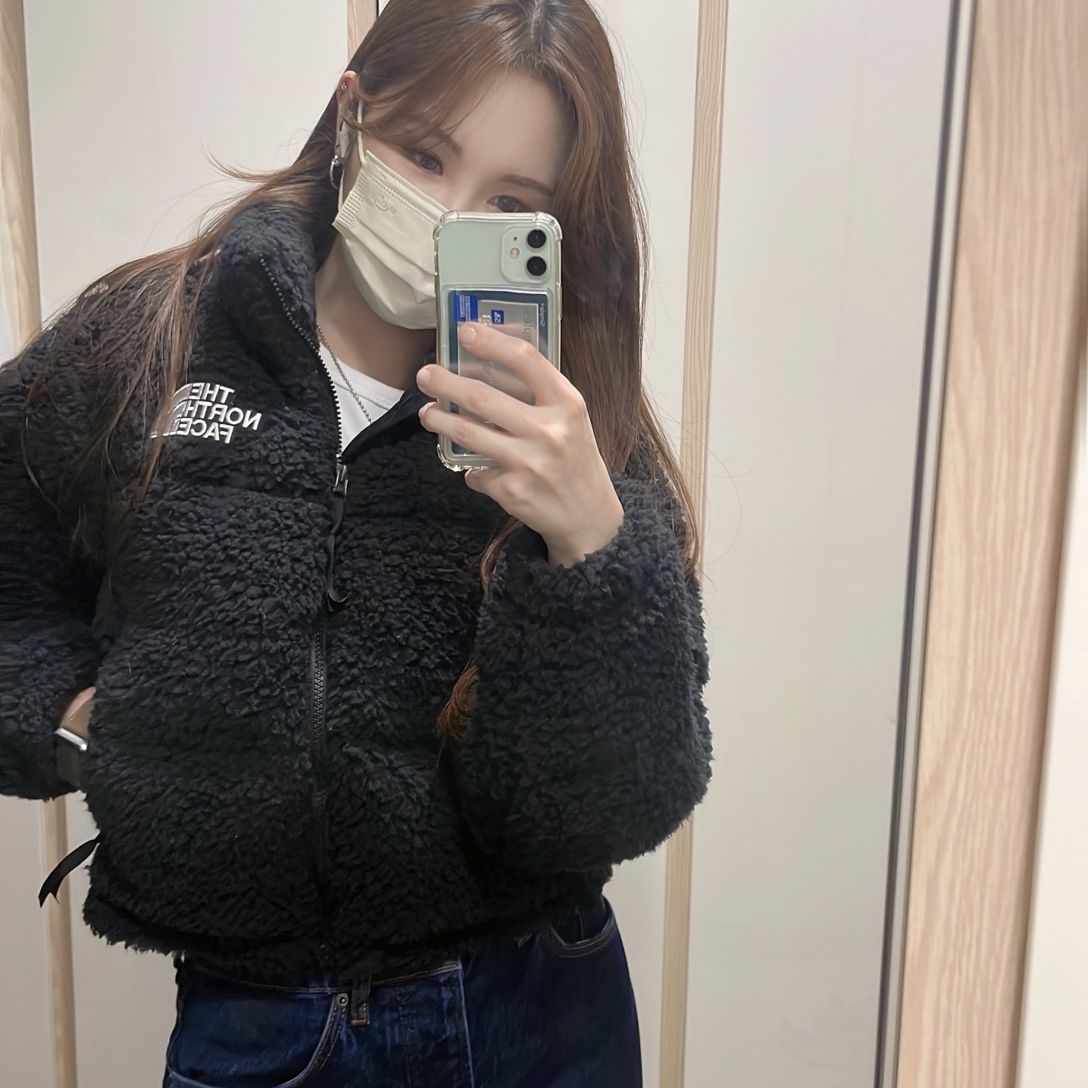(W) The North Face Sherpa Nuptse Jacket Black 착용 스타일