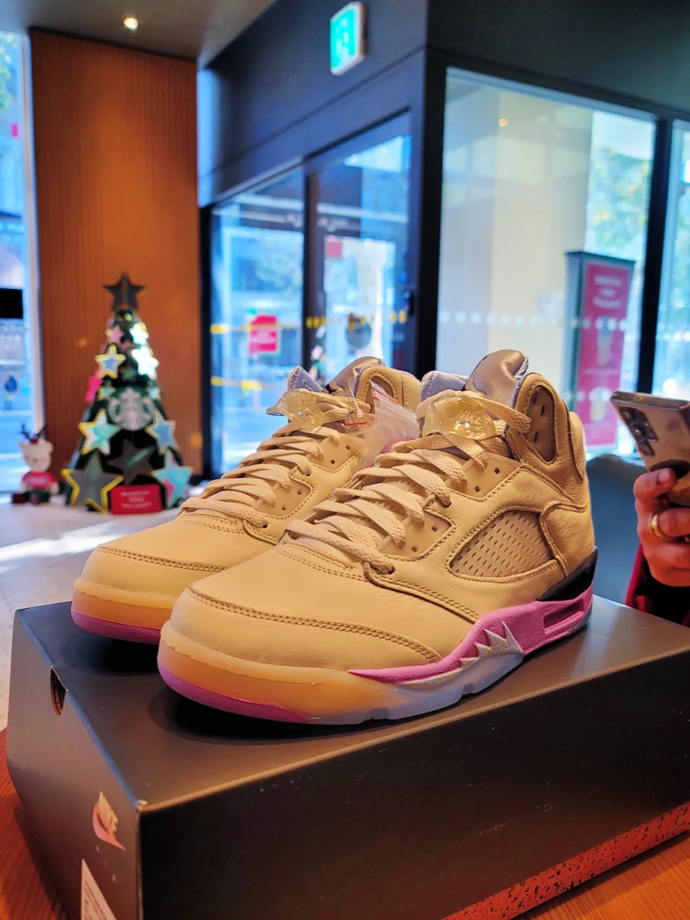 Jordan 5 x DJ Khaled Retro SP Sail Washed Yellow 착용 스타일 - 1