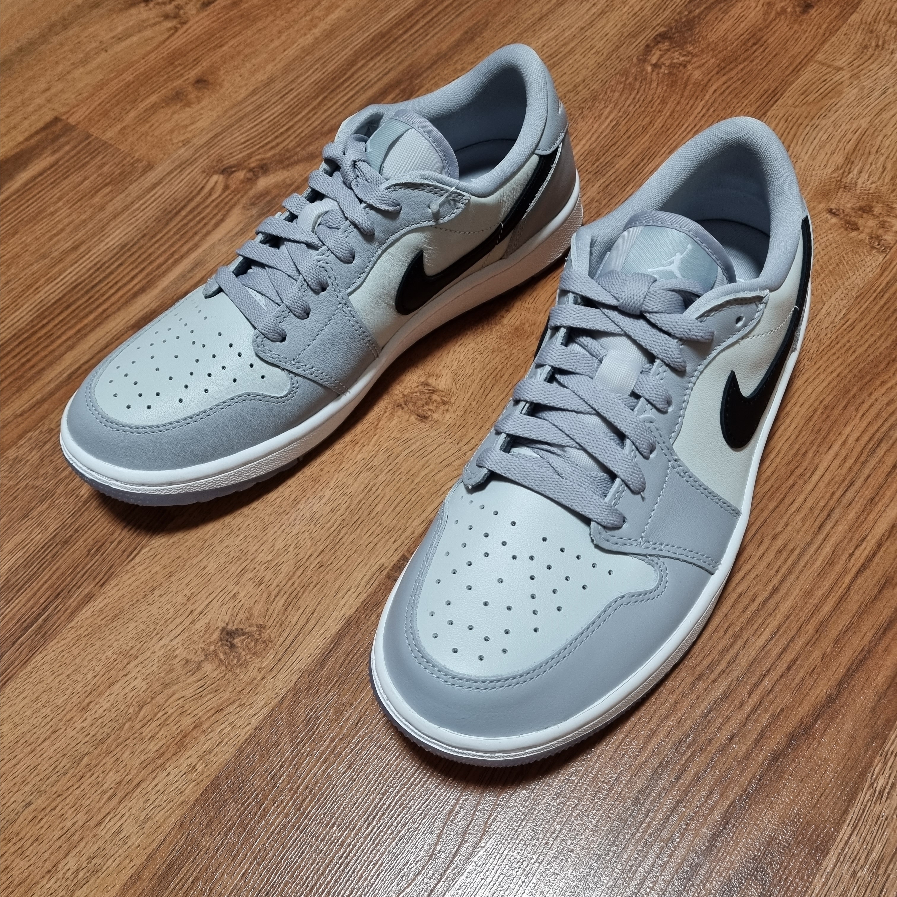 Jordan 1 Low Golf Wolf Grey 착용 스타일 - 2