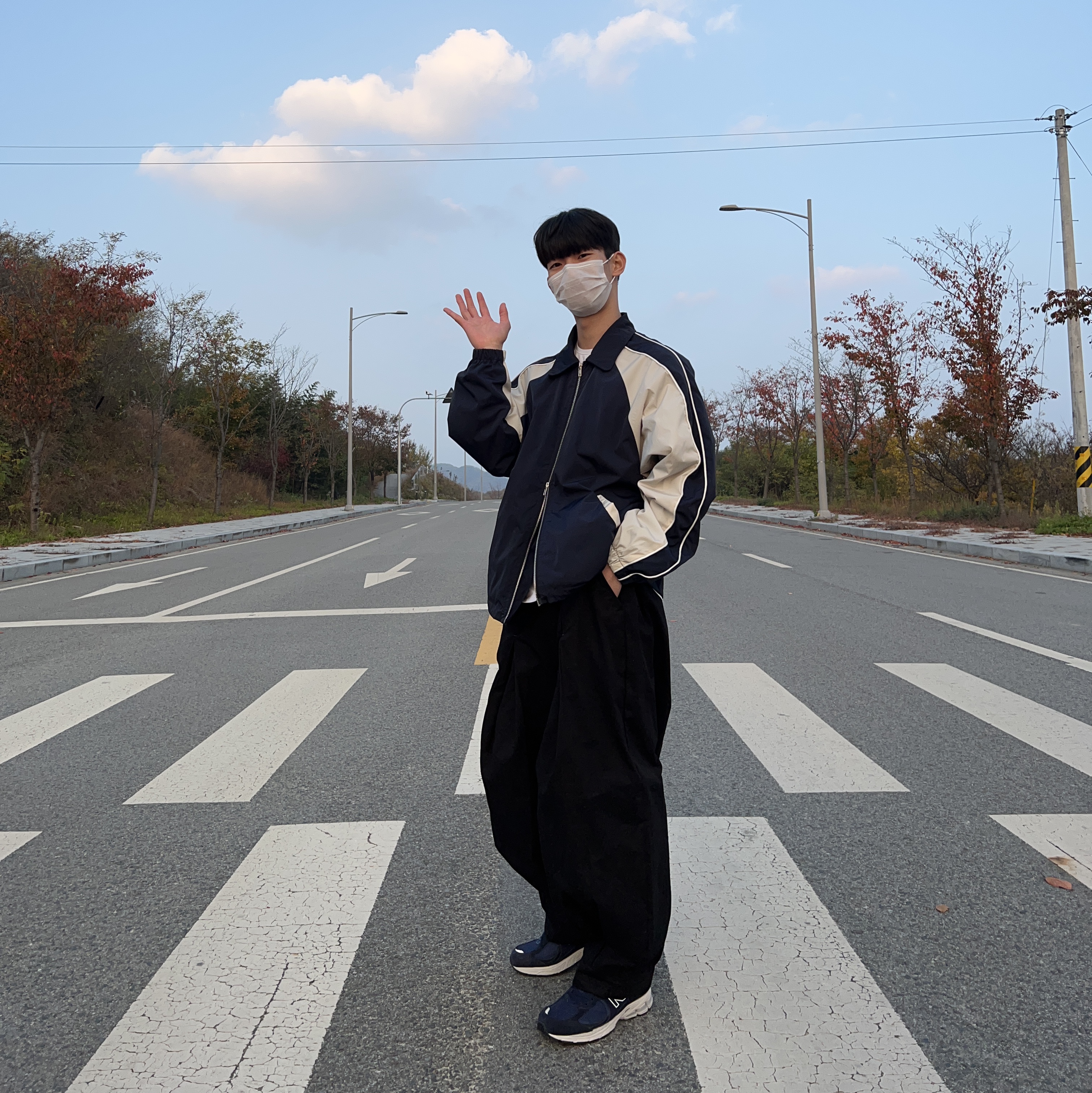 New Balance 2002R Navy 착용 스타일 - 1