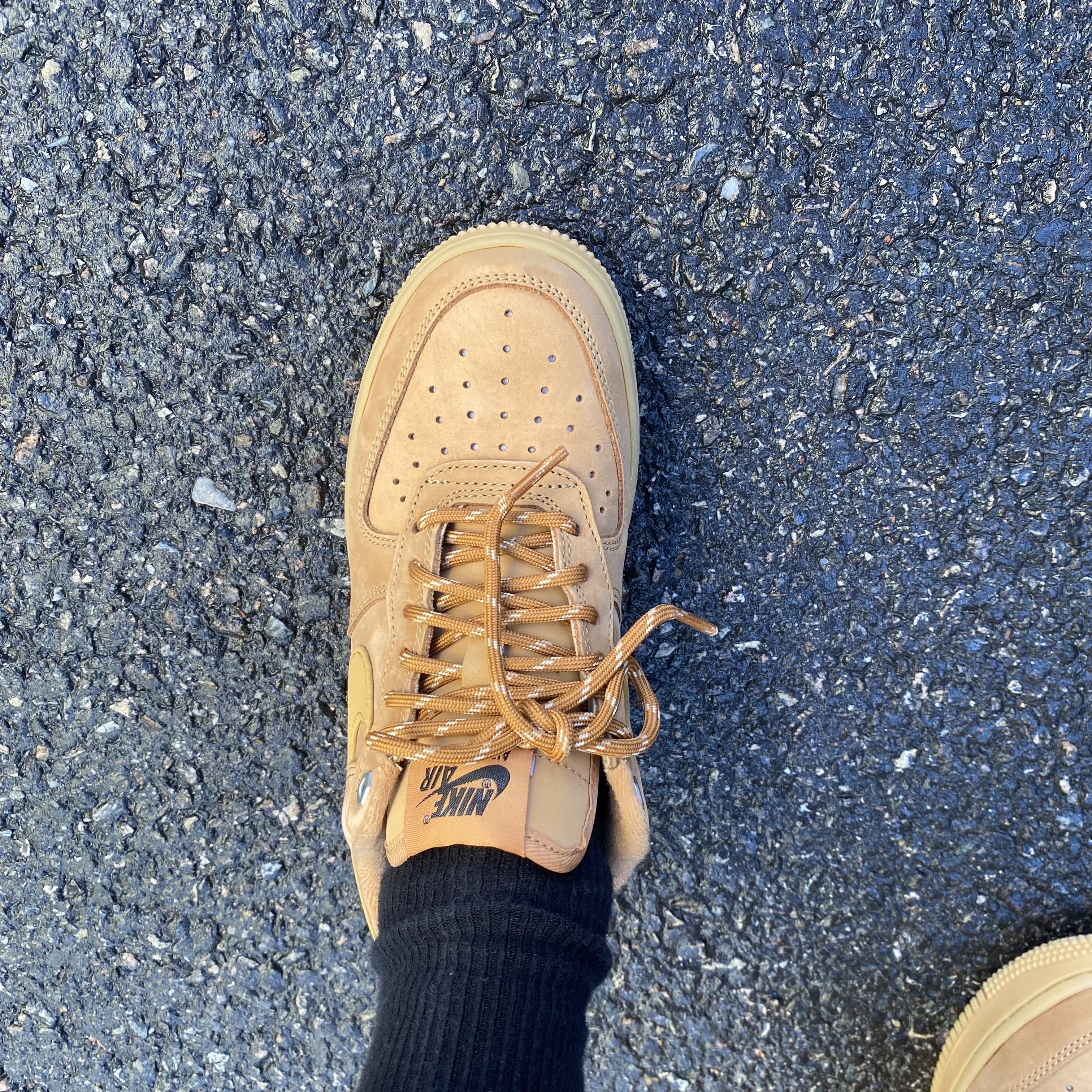 Nike Air Force 1 '07 WB Flax 착용 스타일