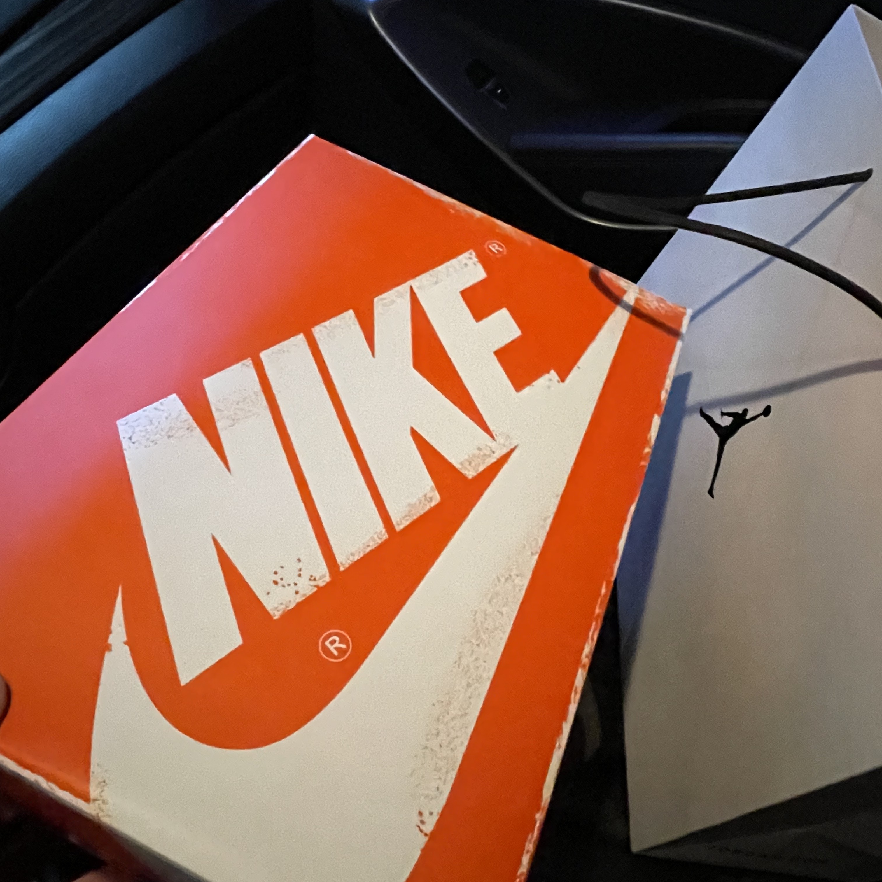 Jordan 1 Retro High OG Chicago 2022, IAB Studio Pigment Crewneck Black 착용 스타일 - 3