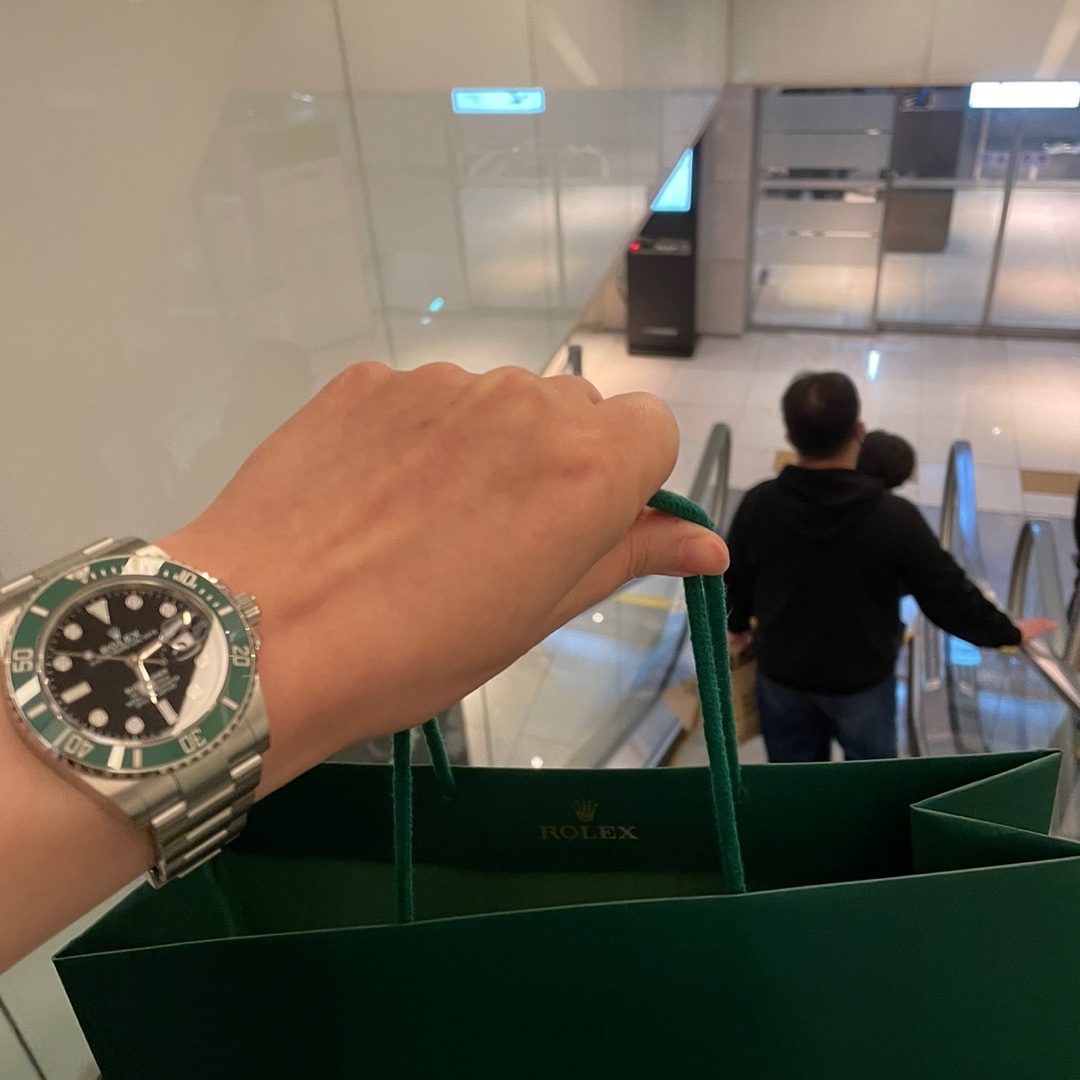 Rolex Submariner Date 41mm 126610LV Black Oyster 착용 스타일