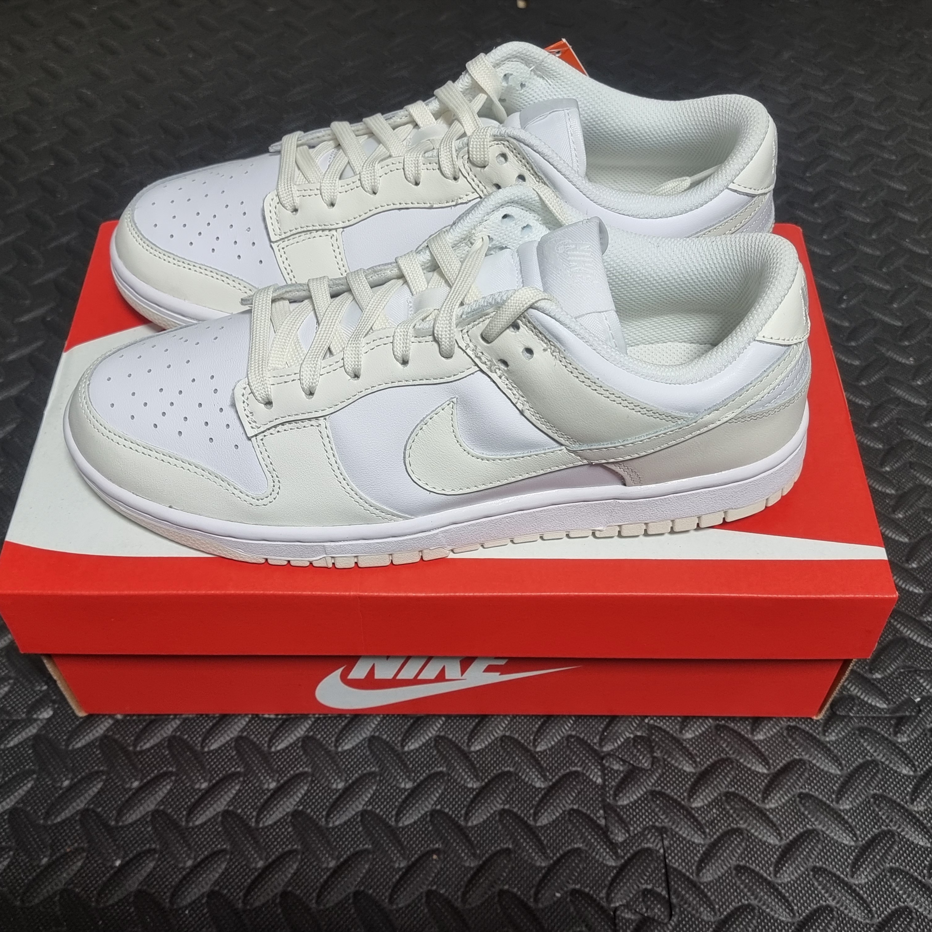 (W) Nike Dunk Low White and Sail 착용 스타일