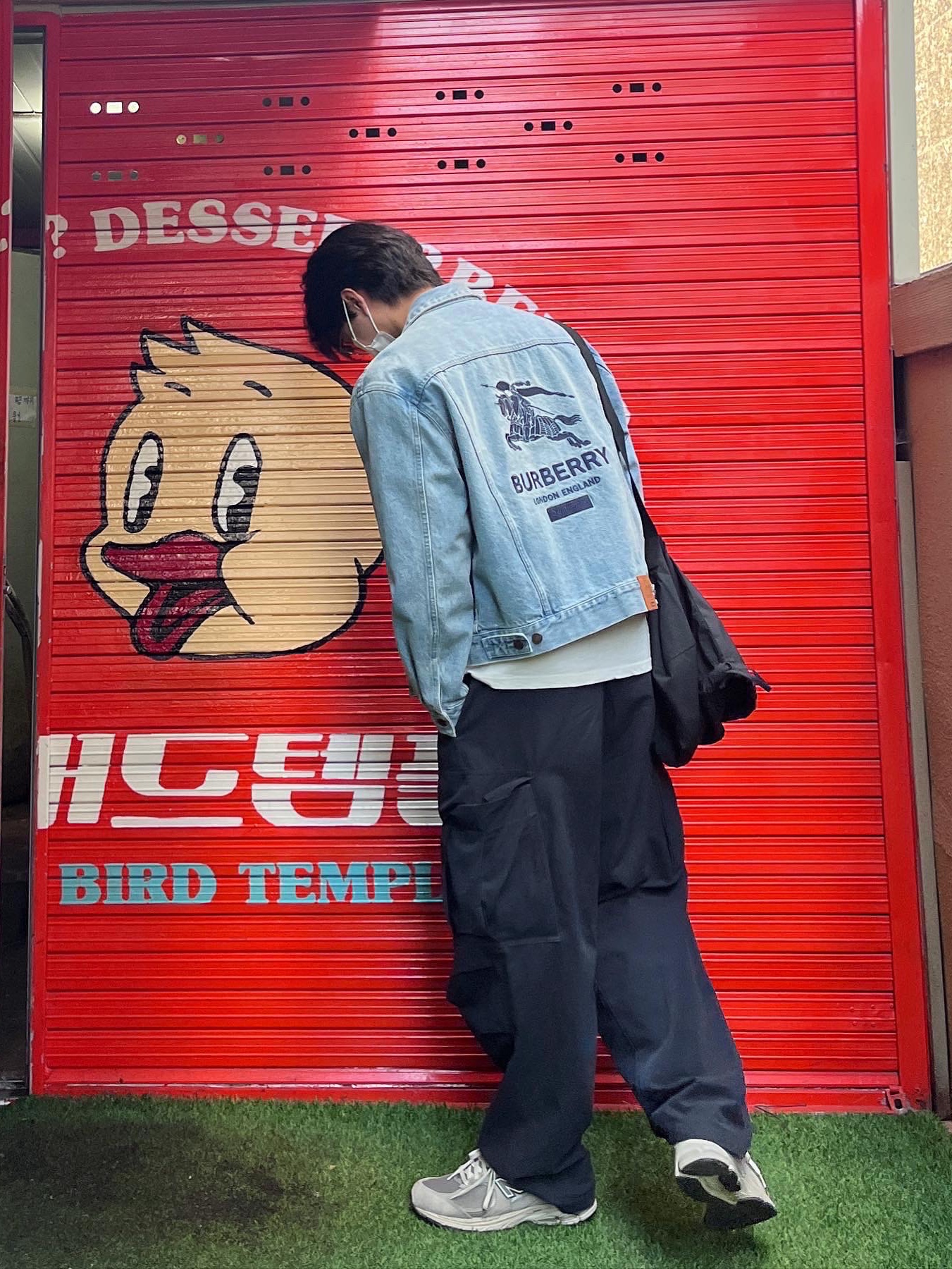 Supreme x Burberry Denim Trucker Jacket Washed Blue - 22SS, New Balance 2002R Grey 착용 스타일