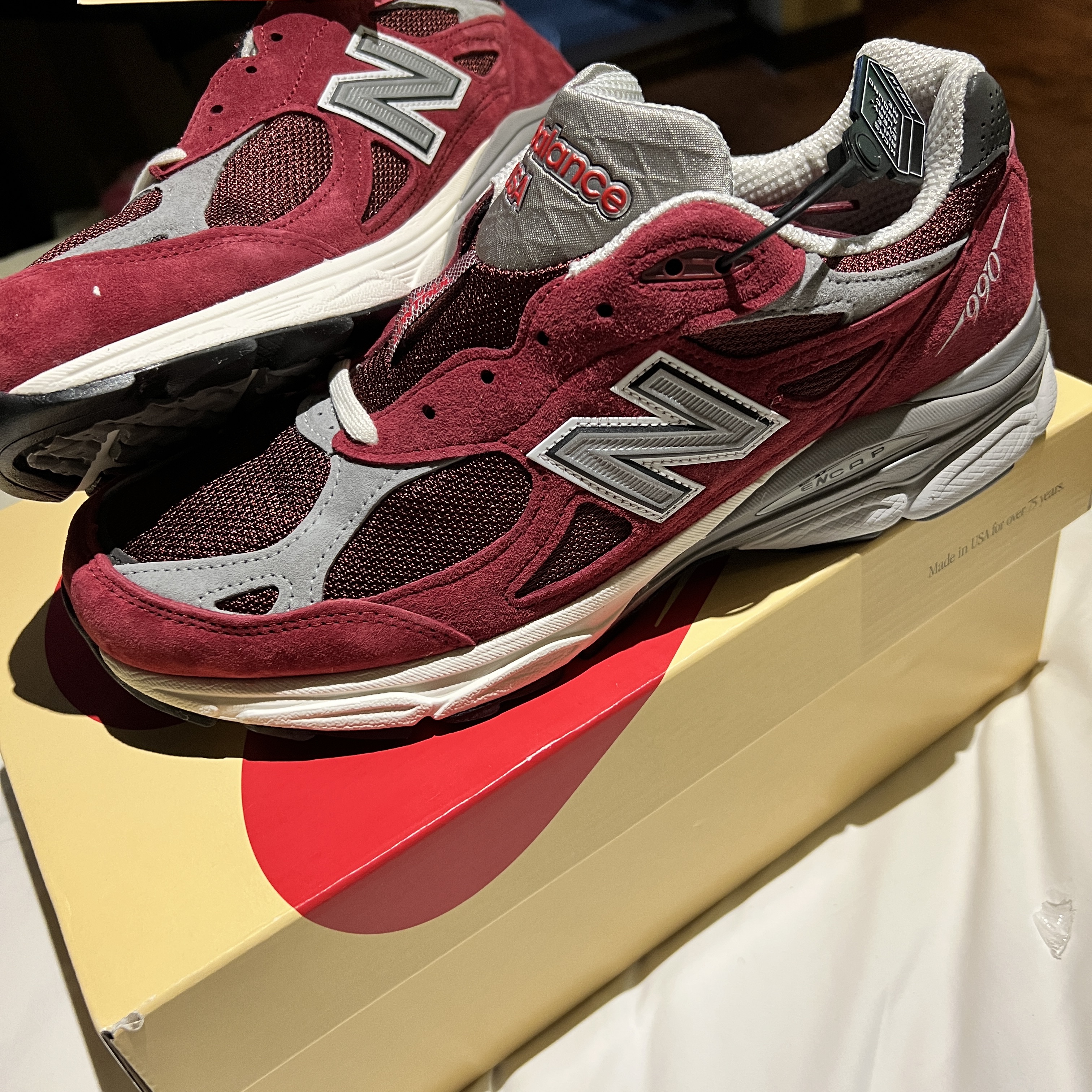 New Balance 990v3 Made in USA Scarlet Marblehead, Maison Mihara Yasuhiro Peterson OG Sole Canvas Low Sneakers Black 착용 스타일 - 1