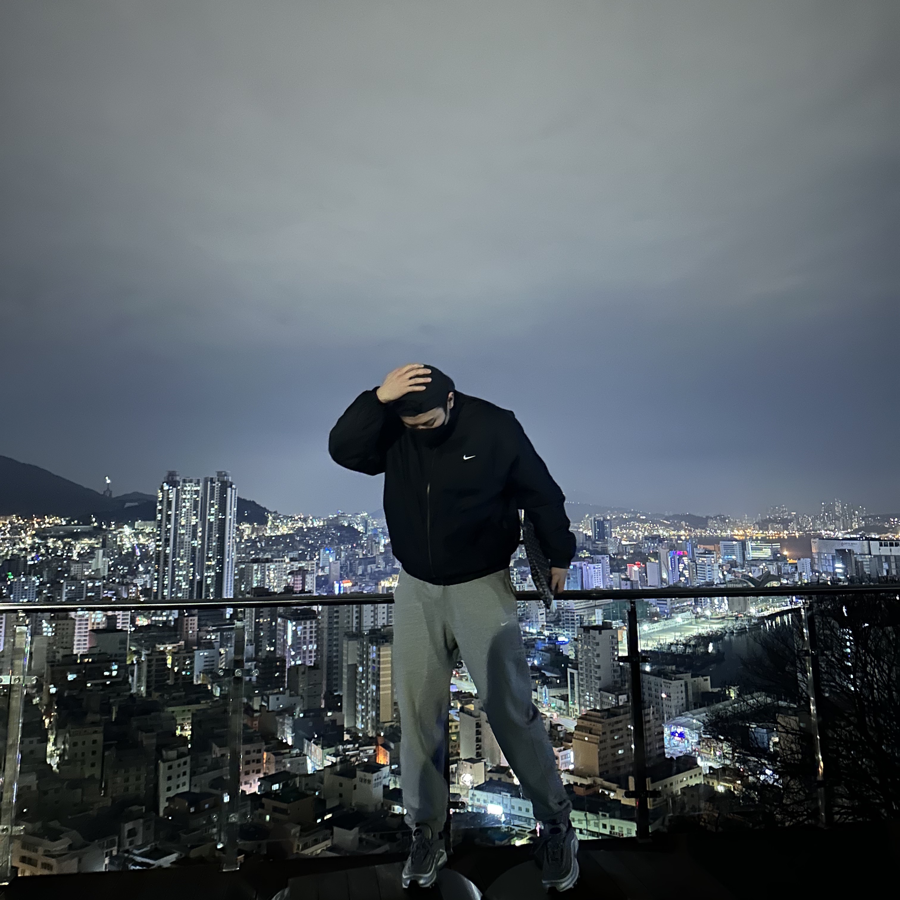 Nike NRG Solo Swoosh Satin Bomber Jacket Black Kumquat - US/EU, Nike NRG Solo Swoosh Fleece Pants Dark Grey Heather - US/EU 착용 스타일