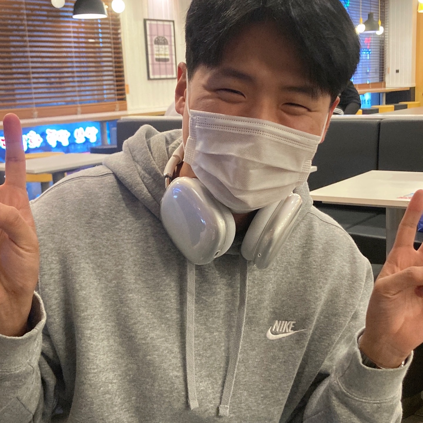 Apple AirPods Max Lightning Silver (Korean Ver.) 착용 스타일