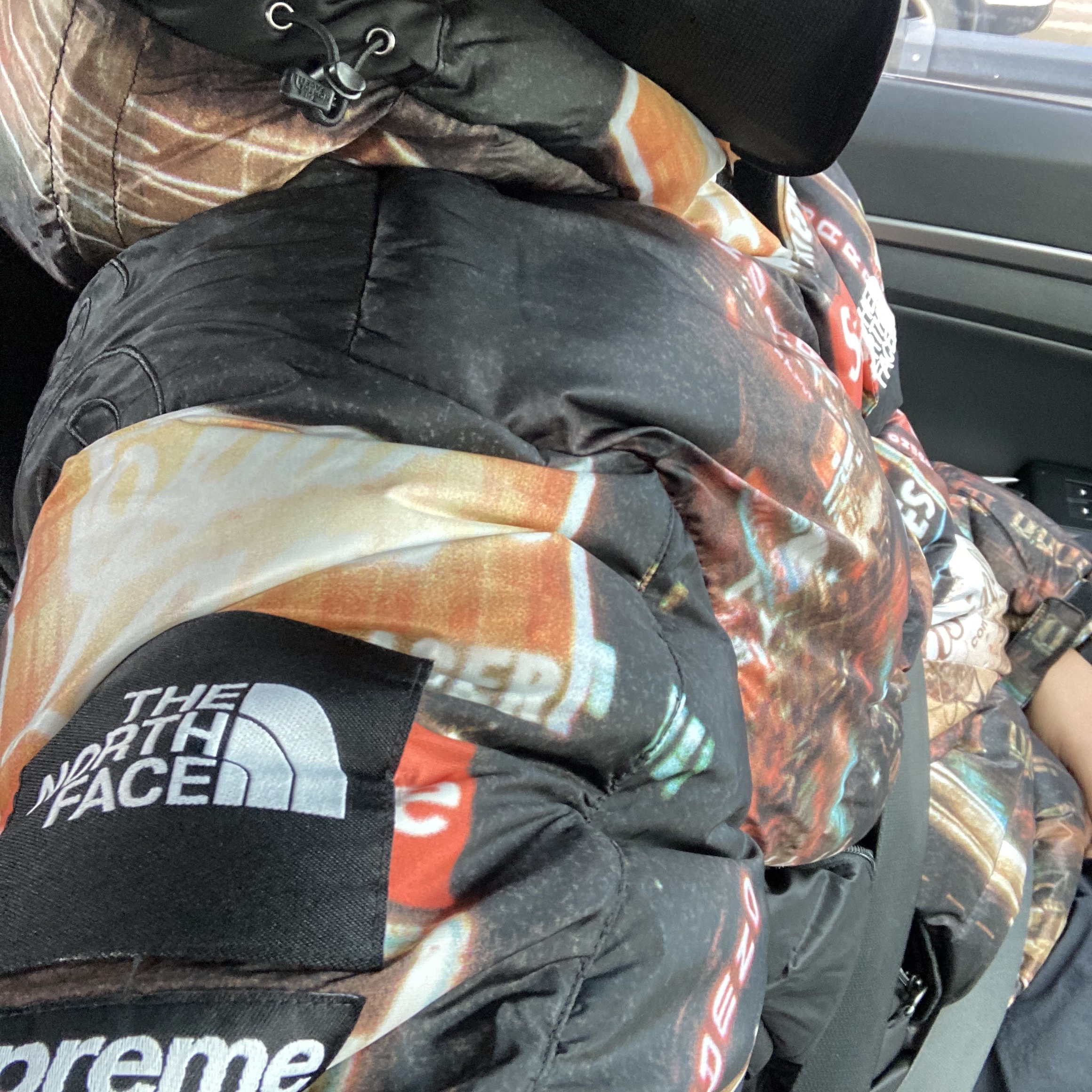 Supreme x The North Face 800-Fill Half Zip Hooded Pullover Times Square - 22FW 착용 스타일 - 3
