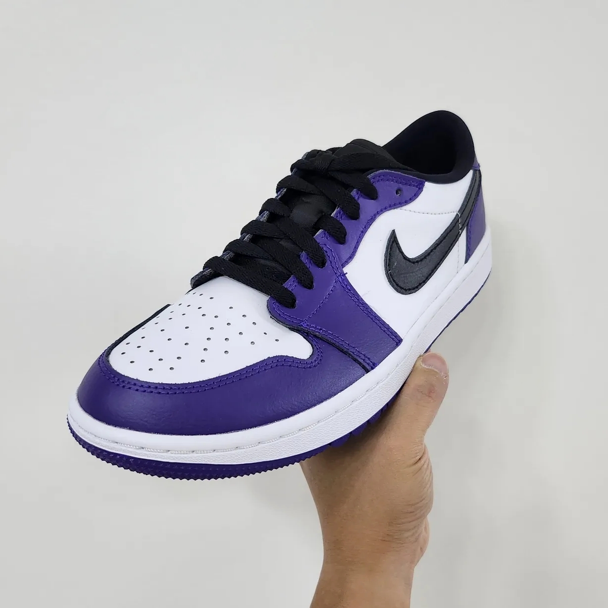 Jordan 1 Low Golf Court Purple 착용 스타일 - 1