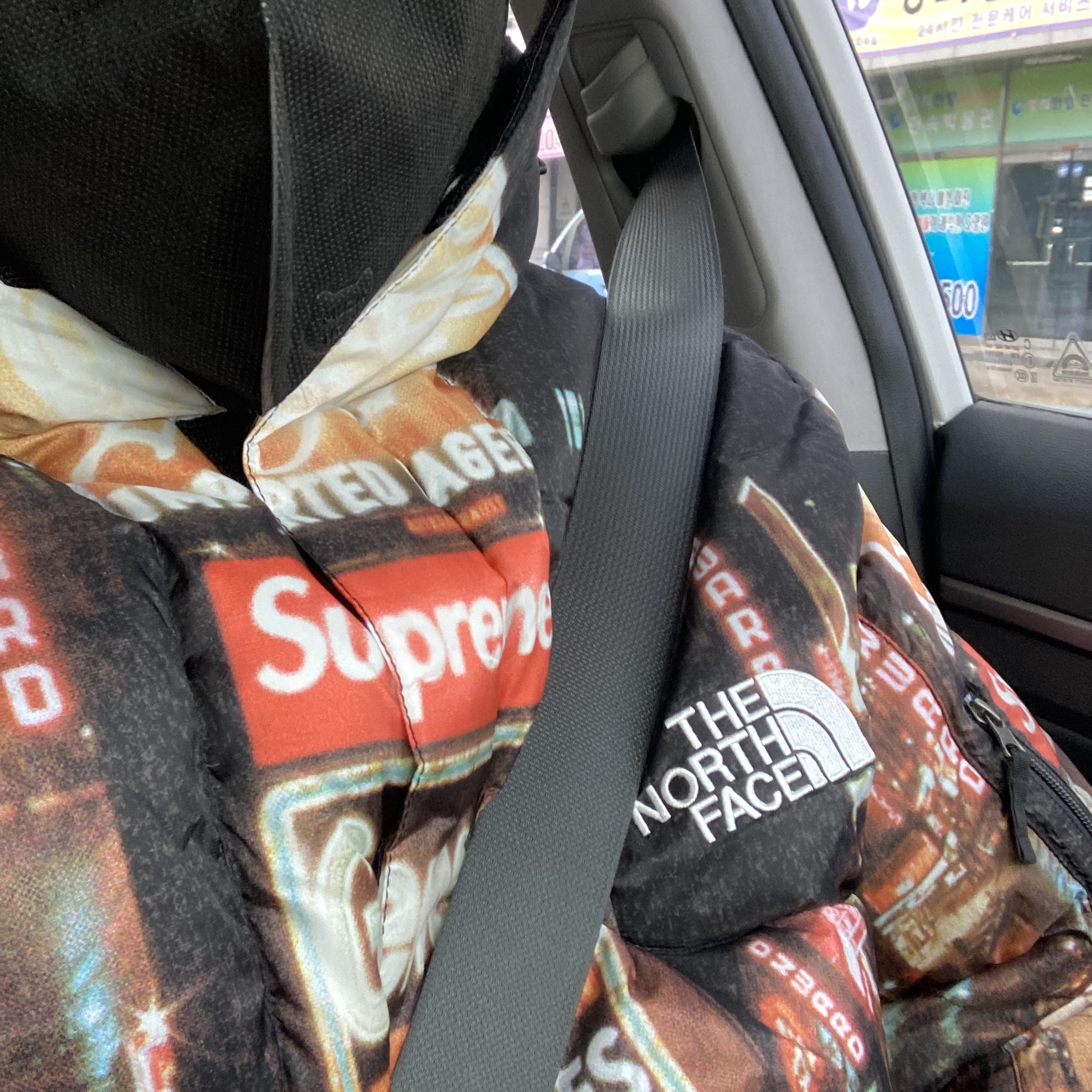 Supreme x The North Face 800-Fill Half Zip Hooded Pullover Times Square - 22FW 착용 스타일 - 2