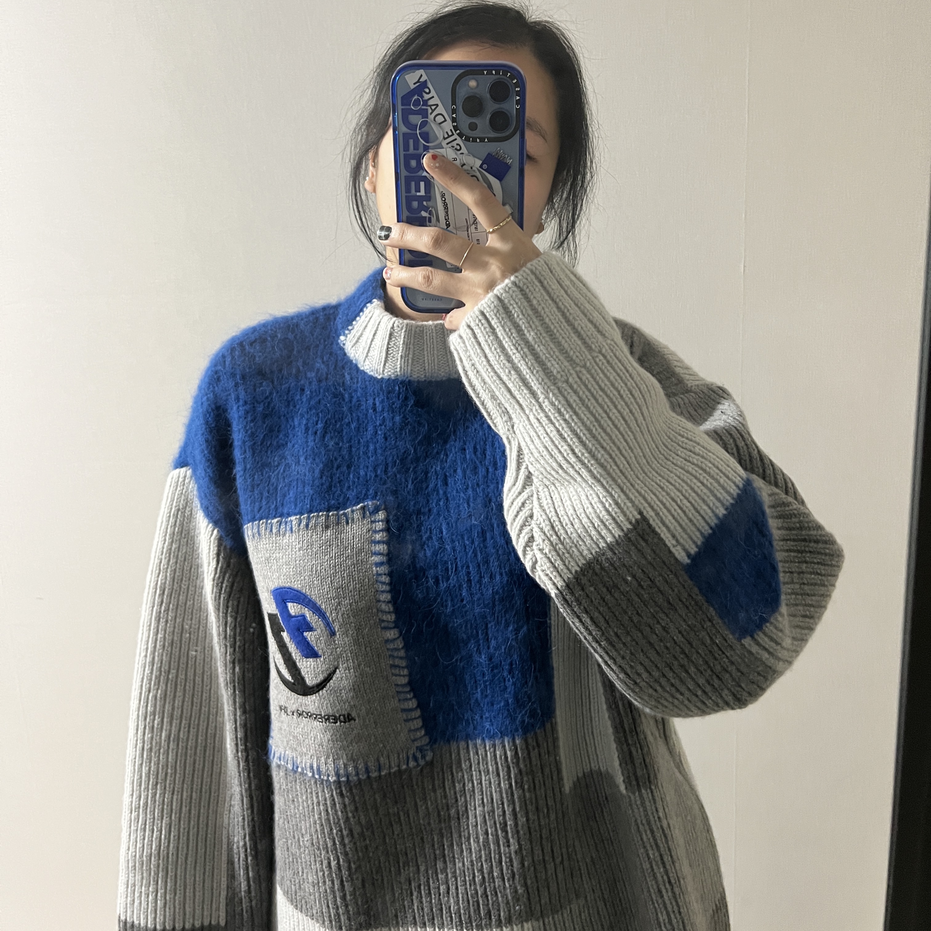 Zara x Ader Error Patchwork Oversize Knit Sweater Multicolor, Casetify x Ader Error iPhone Sticker Magsafe Case Clear 착용 스타일 - 3