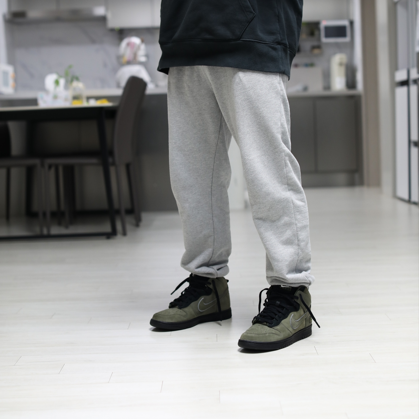 Nike x Soulgoods SB Dunk High '90s Medium Olive 착용 스타일