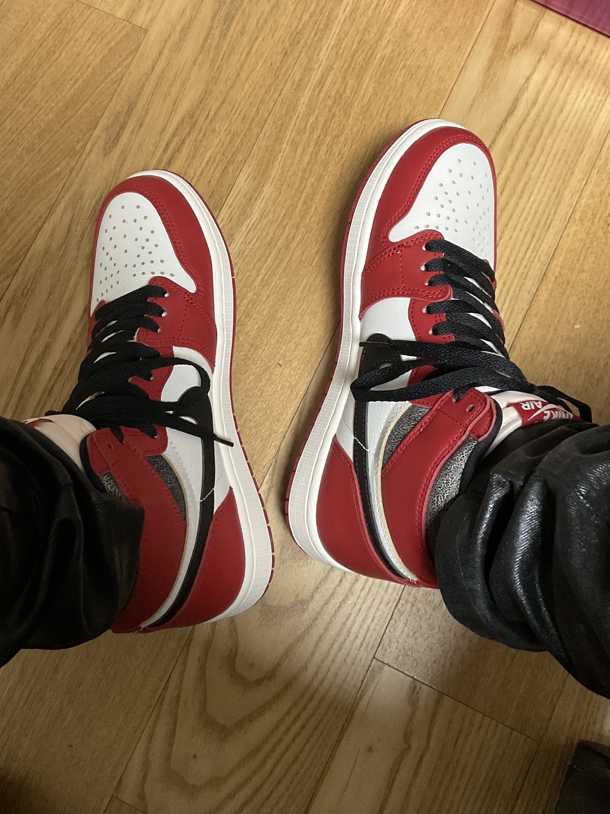 Gentle Monster Ghost 01 Black, Jordan 1 Retro High OG Chicago 2022 착용 스타일 - 3