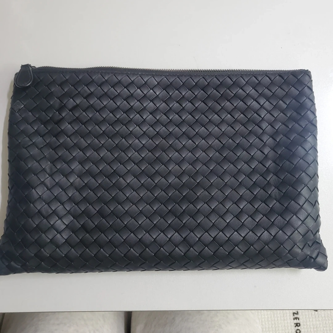 Bottega Veneta Document Case Black 착용 스타일 - 1