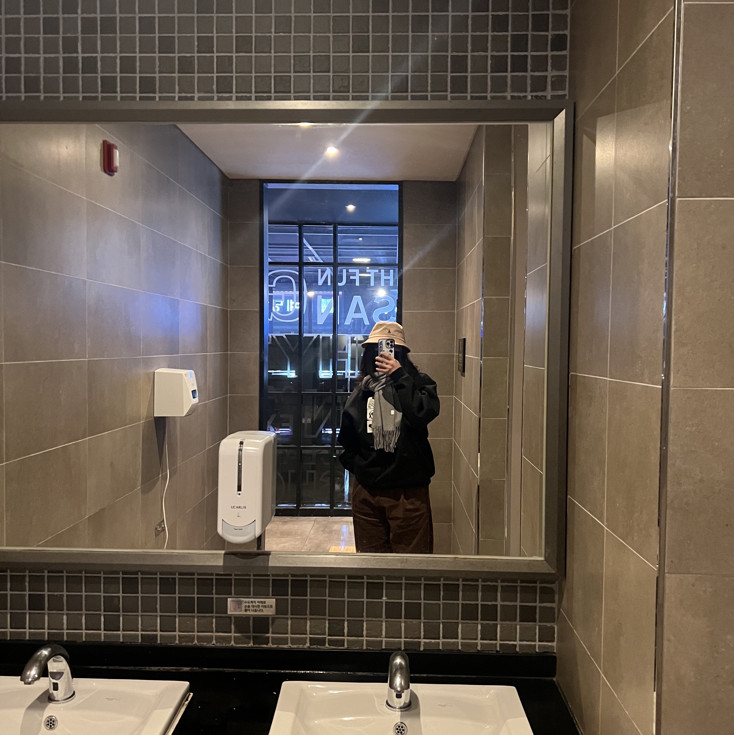 Casetify x Ader Error iPhone Sticker Magsafe Case Clear, Jordan 1 Retro High OG Chicago 2022 착용 스타일 - 3