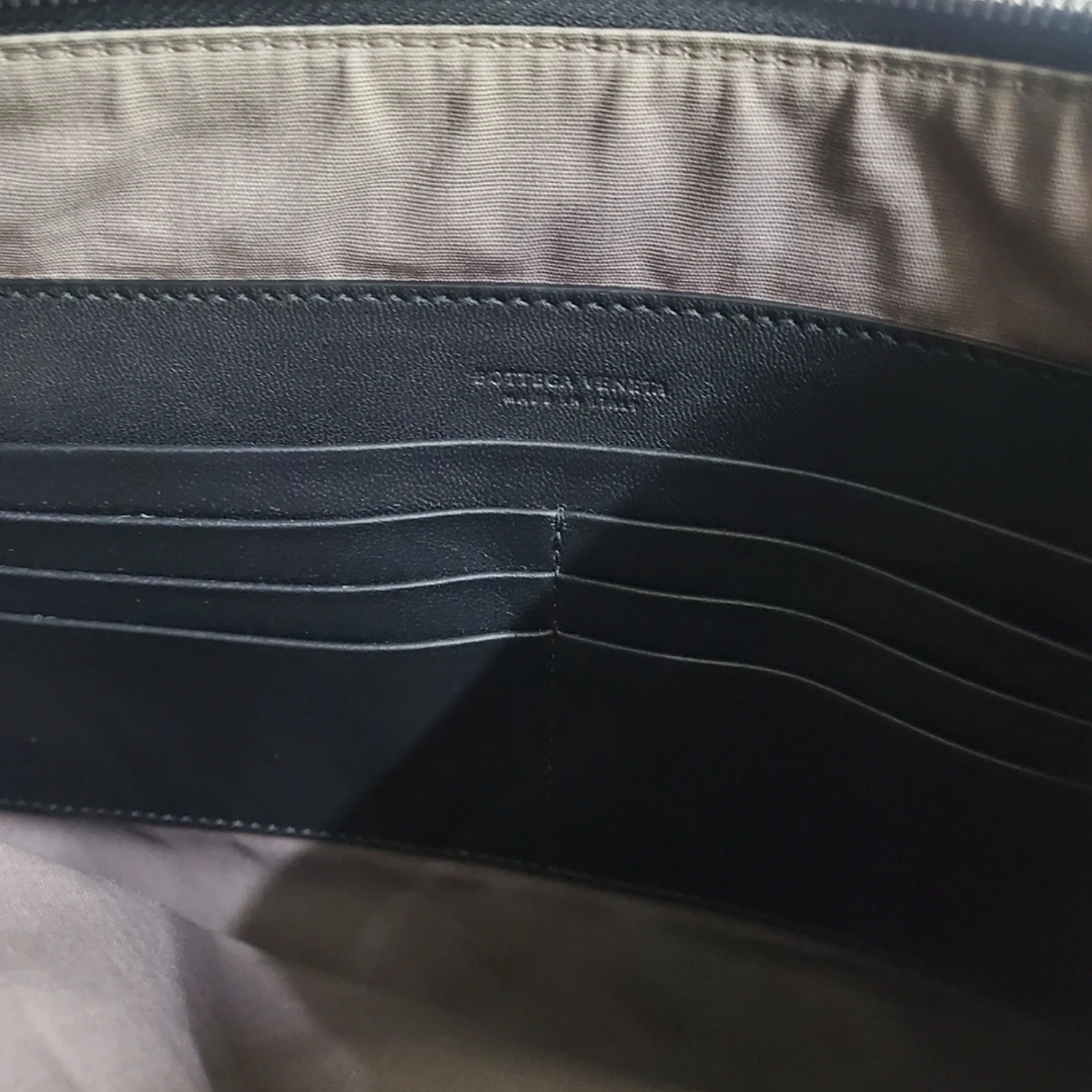 Bottega Veneta Document Case Black 착용 스타일 - 3
