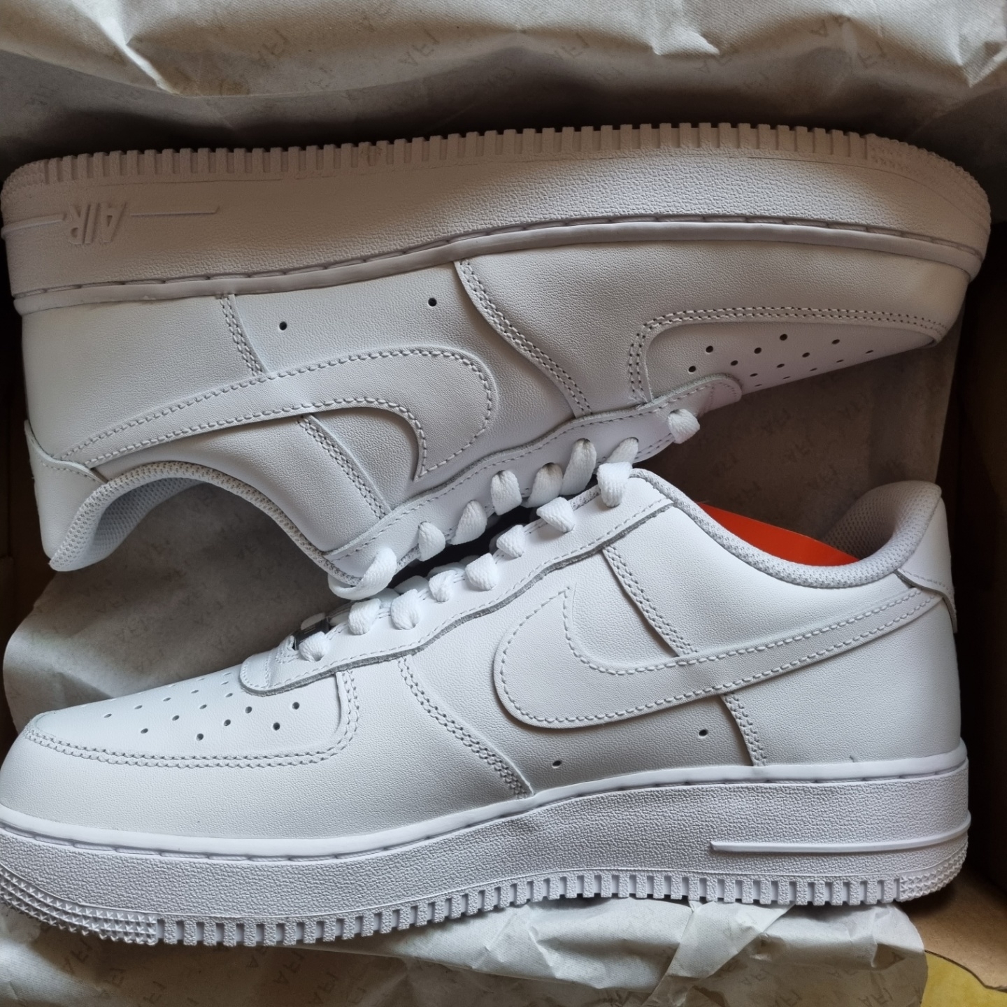 Nike Air Force 1 '07 Low White 착용 스타일