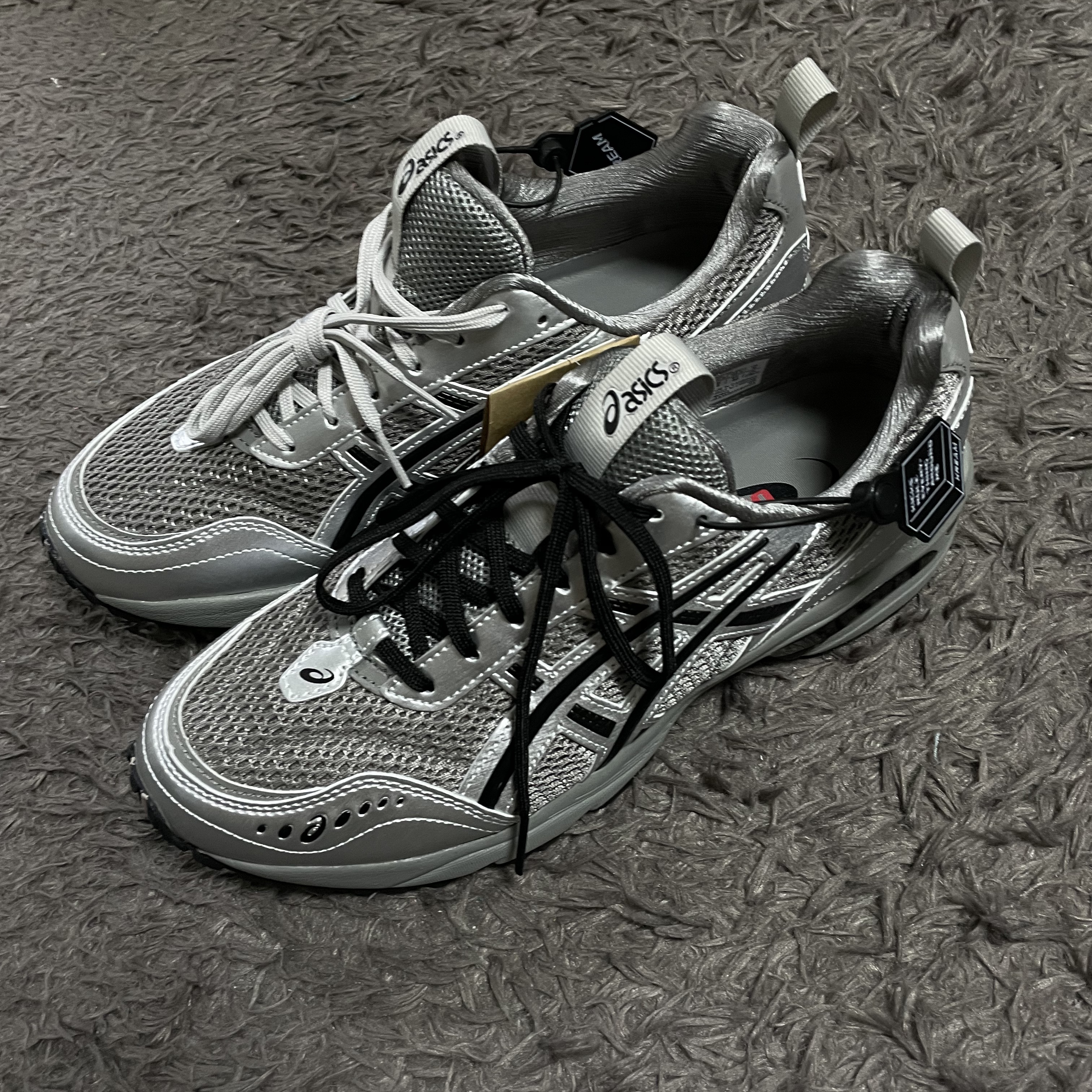 Asics x Freja Wewer Gel-1090 V2 Clay Grey Pure Silver 착용 스타일 - 1