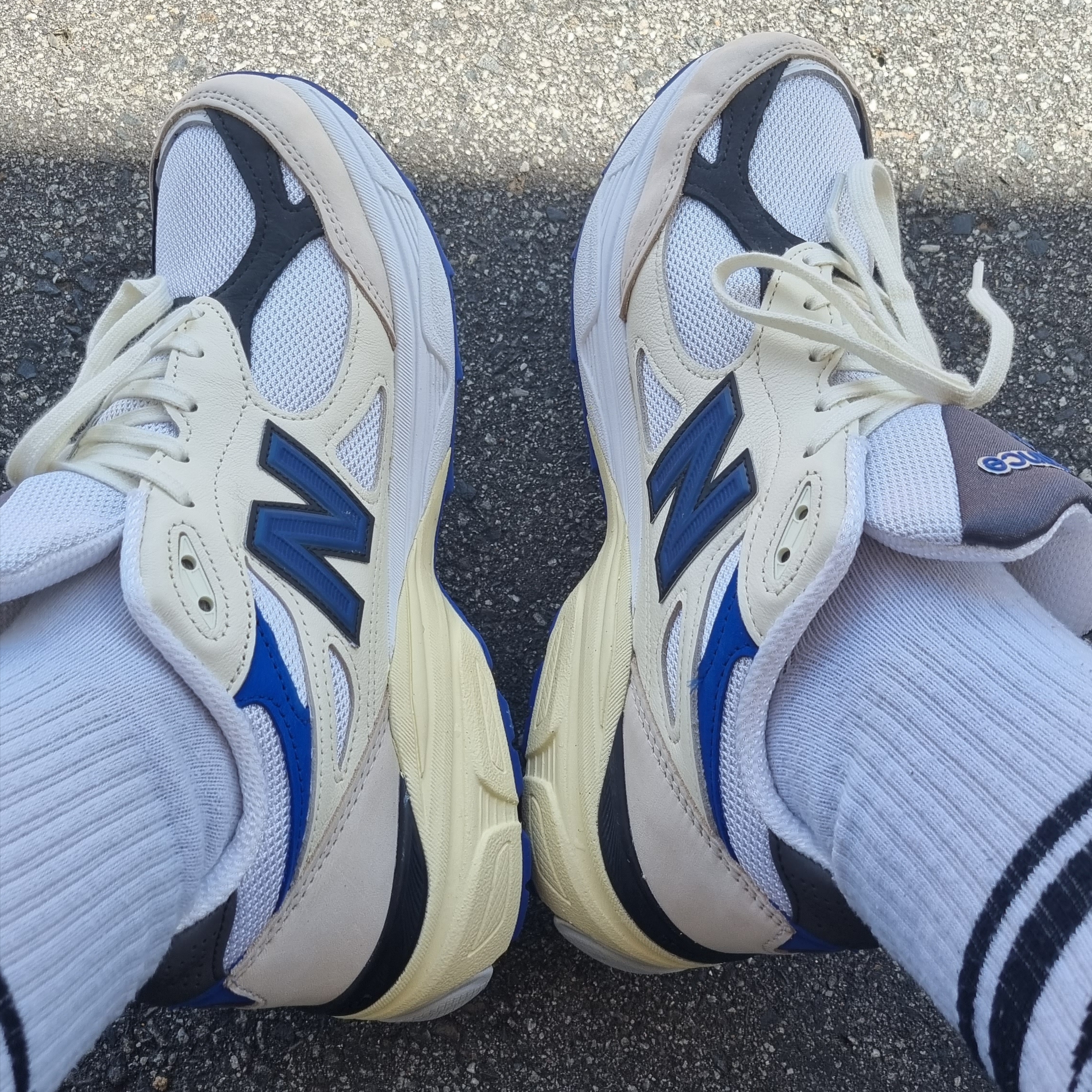 New Balance 990v3 Made in USA White Blue 착용 스타일