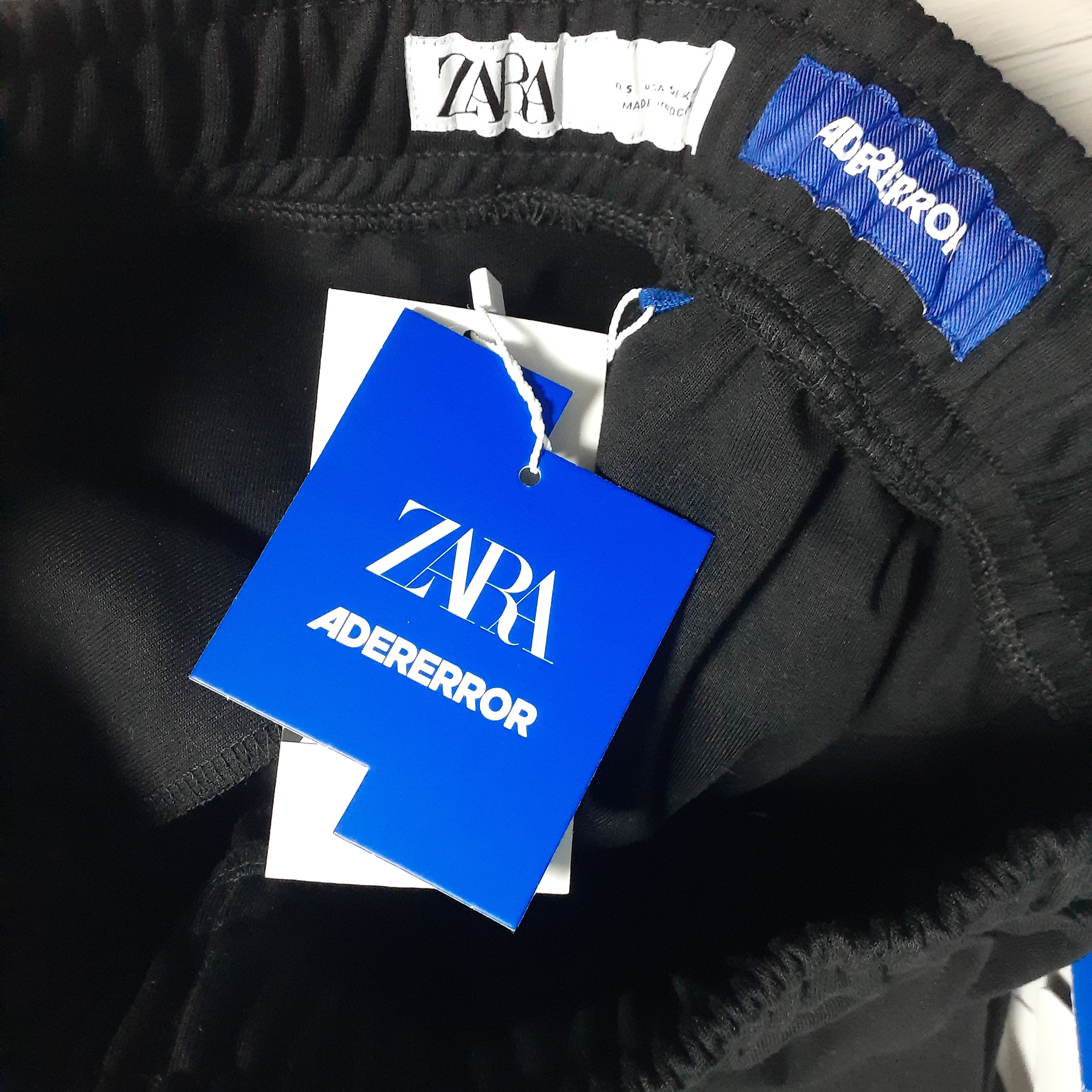 Zara x Ader Error Jogger Pants Black 착용 스타일 - 1