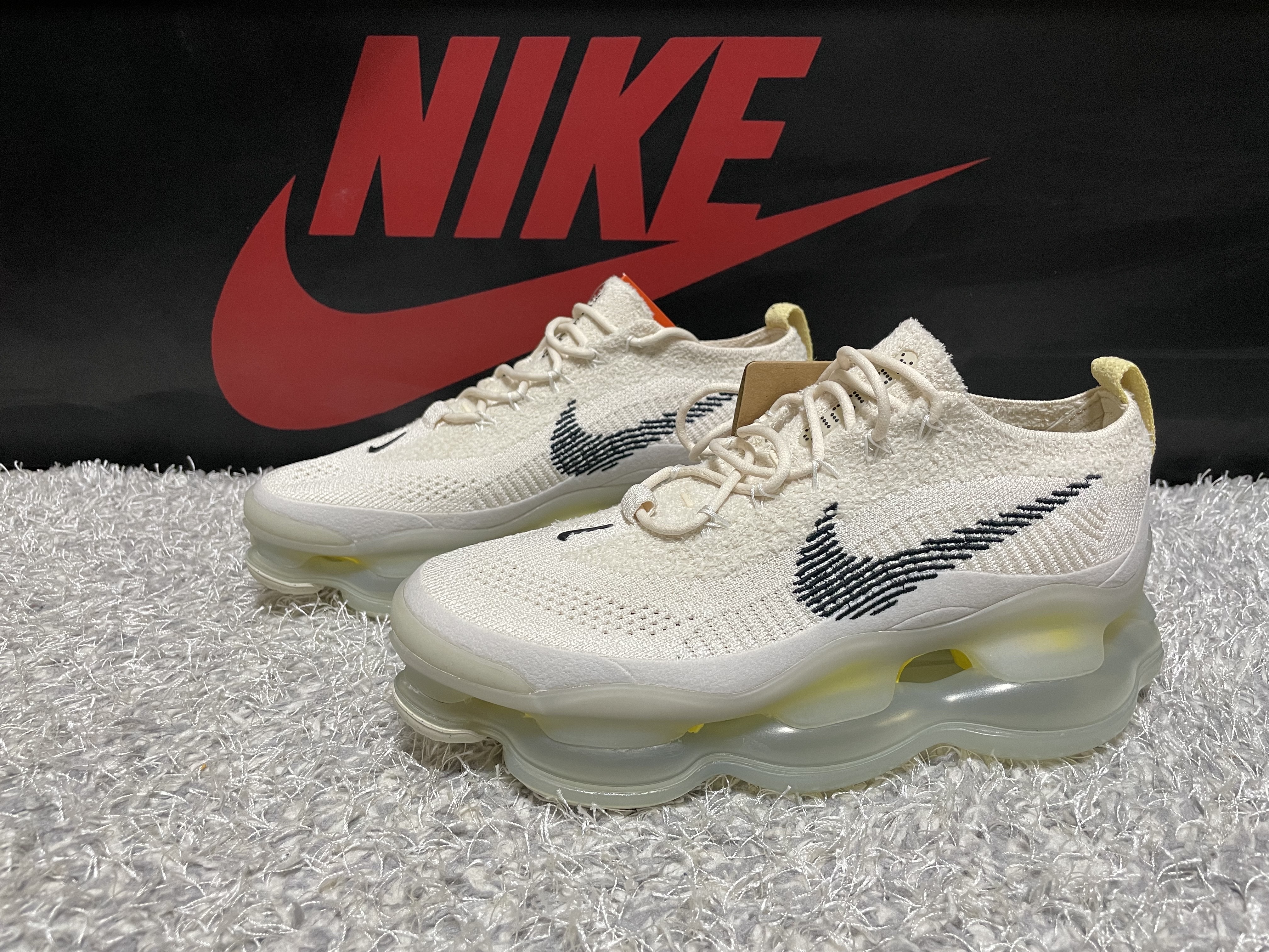 Nike Air Max Scorpion Flyknit Lemon Wash 착용 스타일