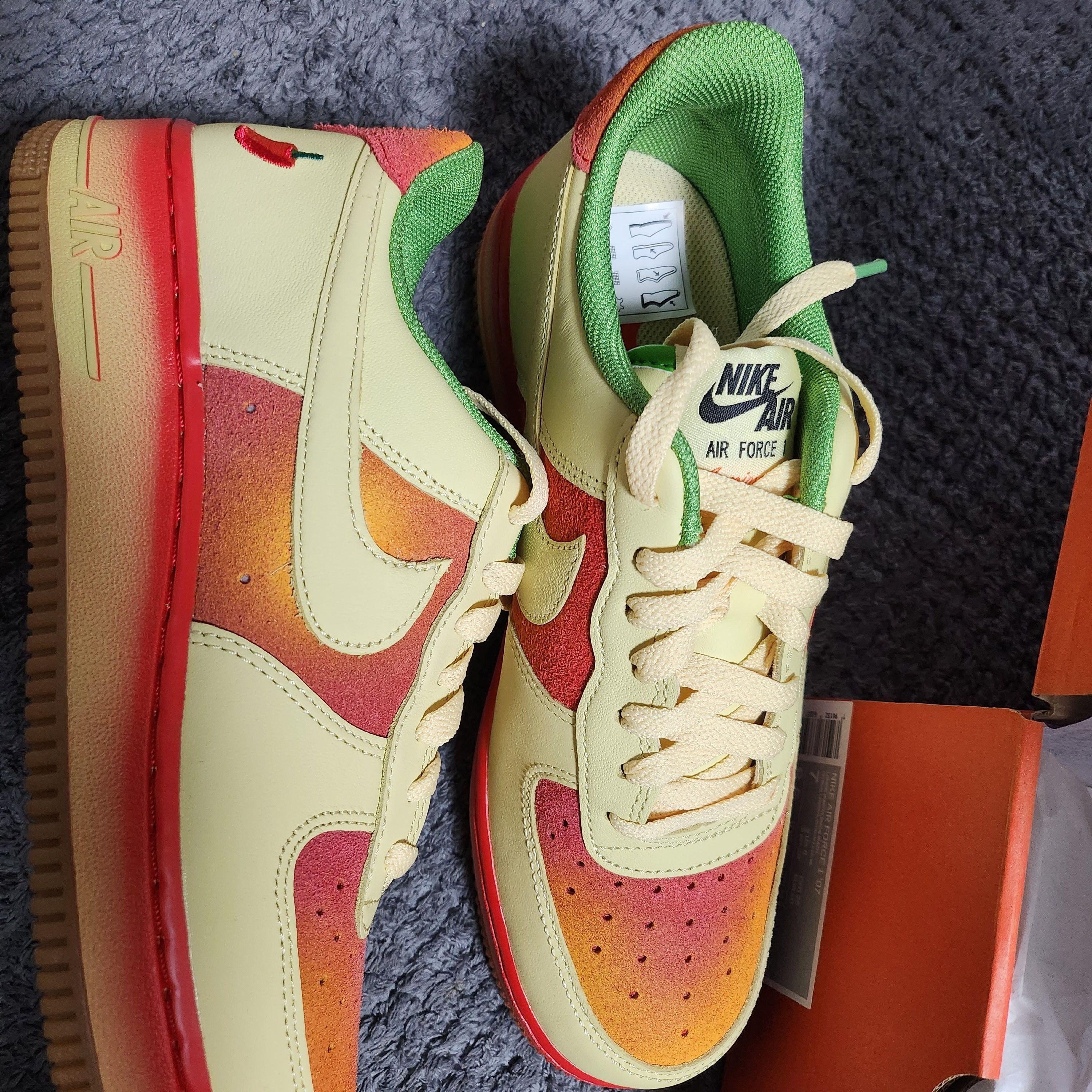 Nike Air Force 1 '07 Lemon Wash University Red 착용 스타일