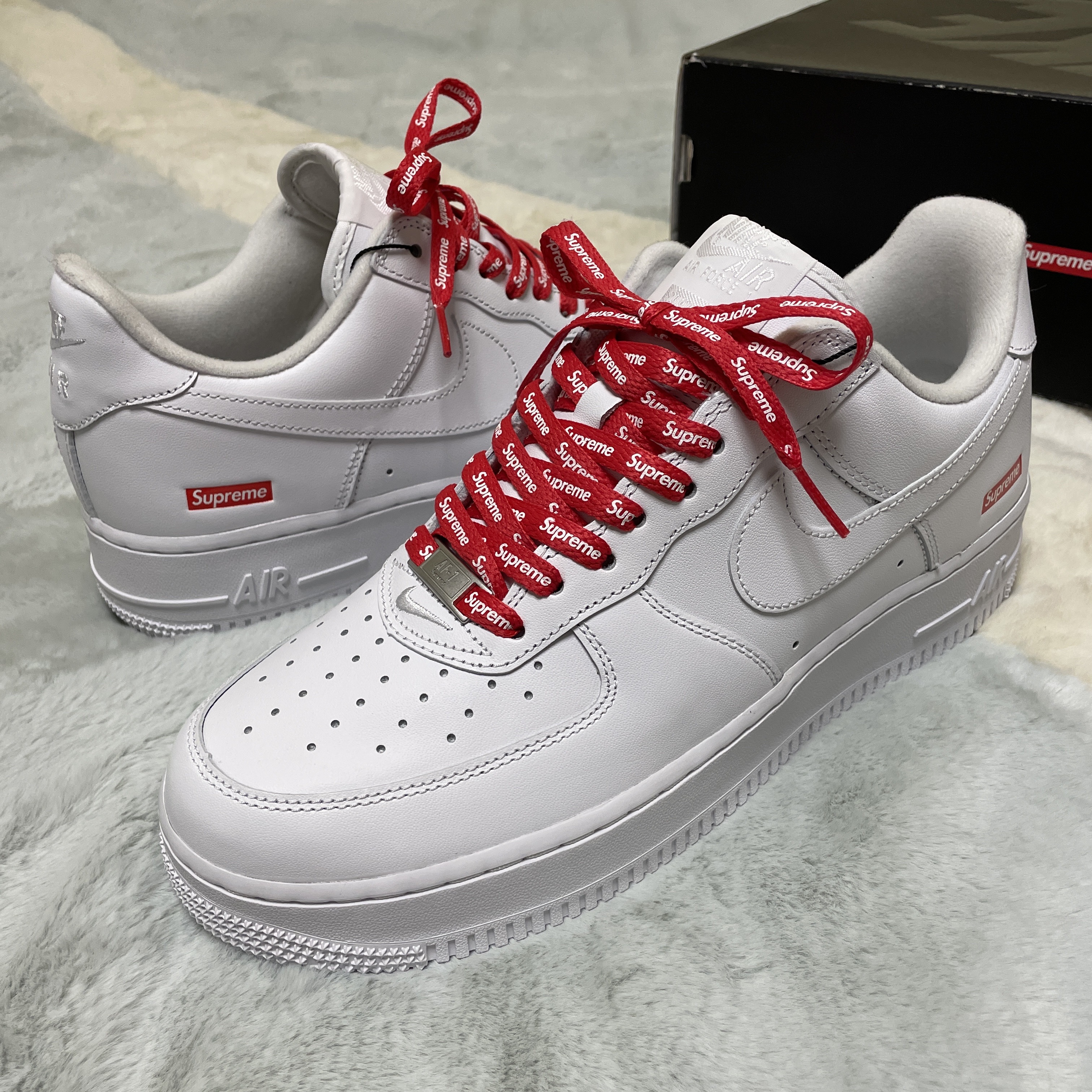 Nike x Supreme Air Force 1 Low White 착용 스타일