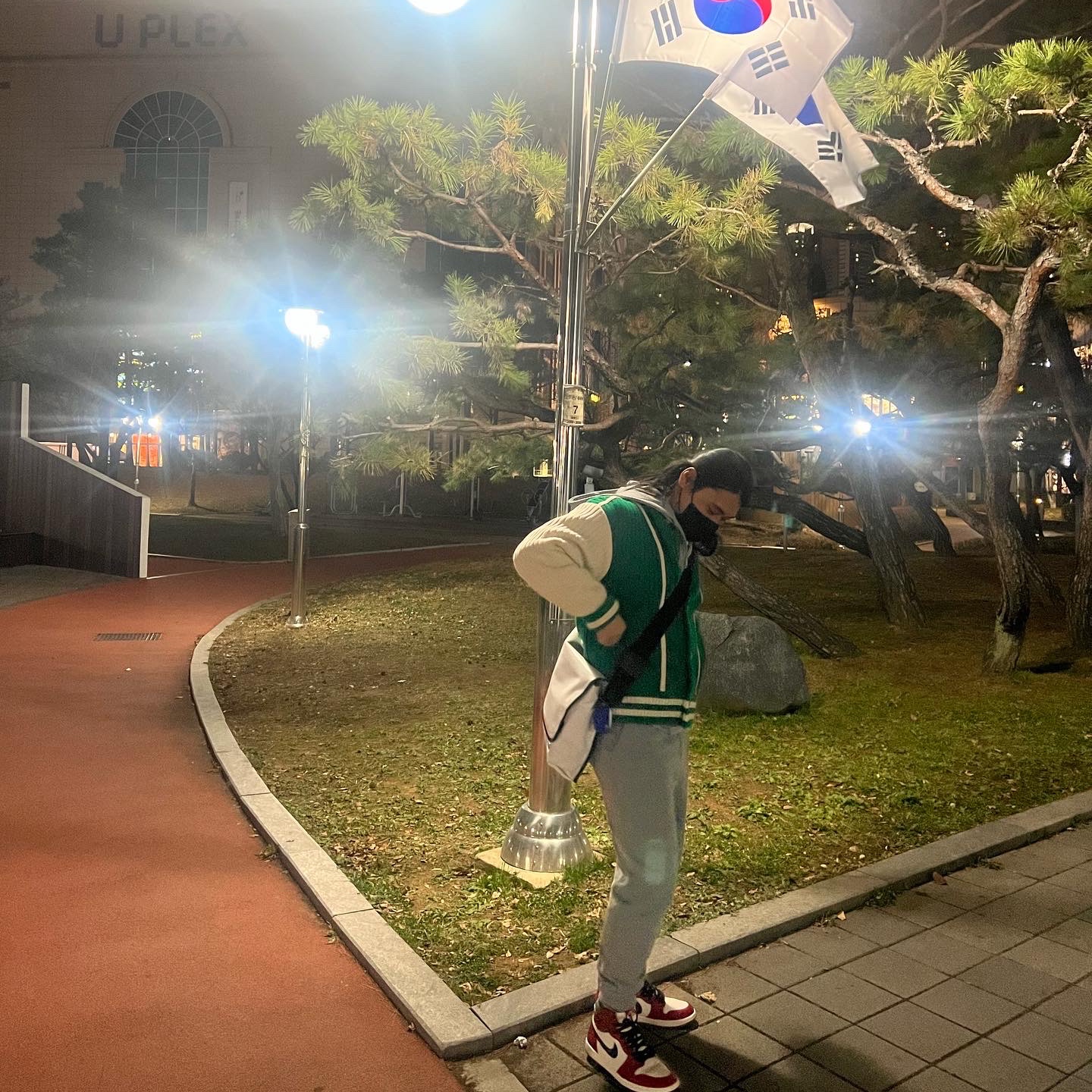 Ader Error Trace Esty Messanger Bag White, Jordan 1 Retro High OG Chicago 2022 착용 스타일