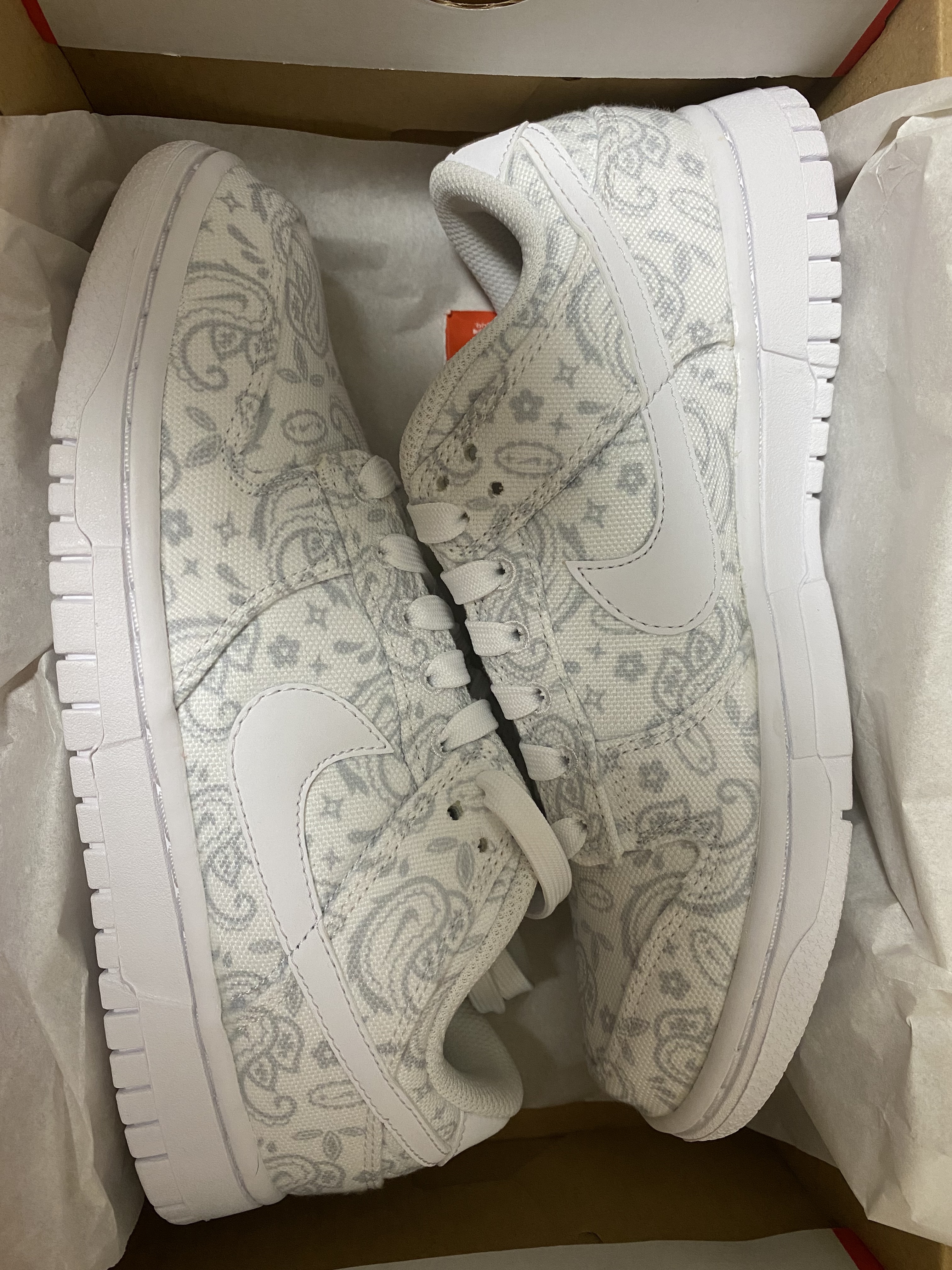 (W) Nike Dunk Low Essential White Paisley 착용 스타일