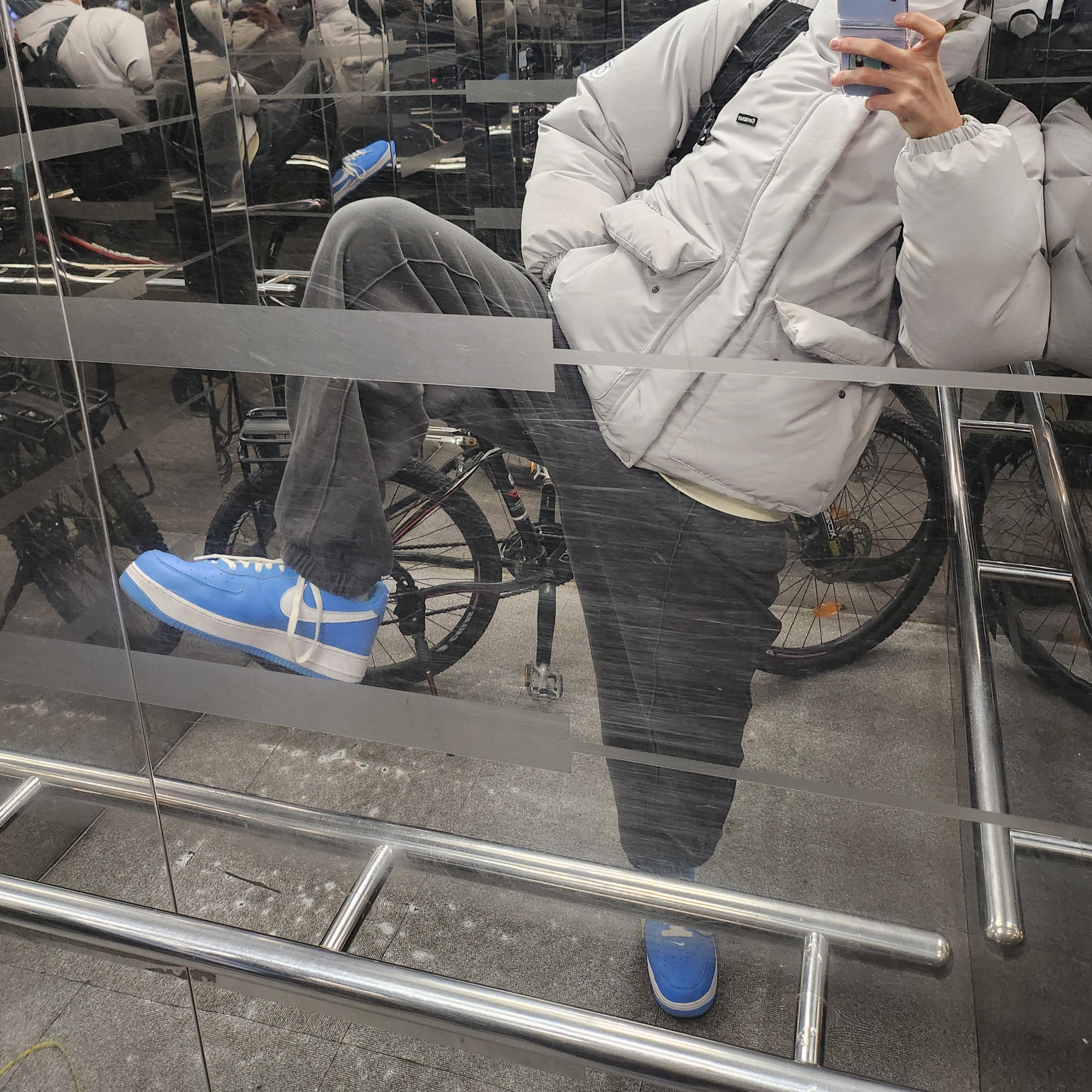 Nike Air Force 1 Low Retro Color of the Month University Blue 착용 스타일