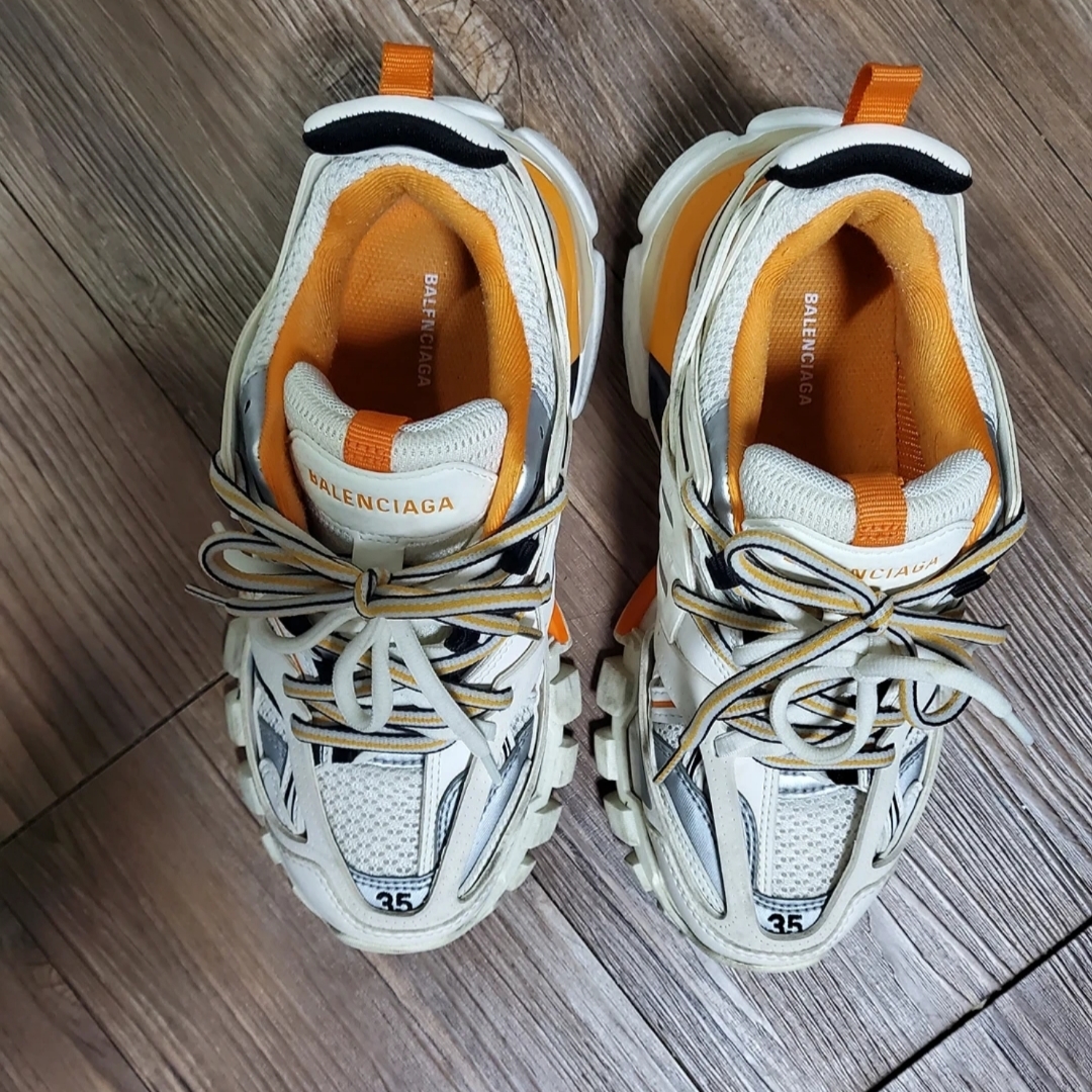Balenciaga Track Sneakers White Orange 2019 착용 스타일 - 2