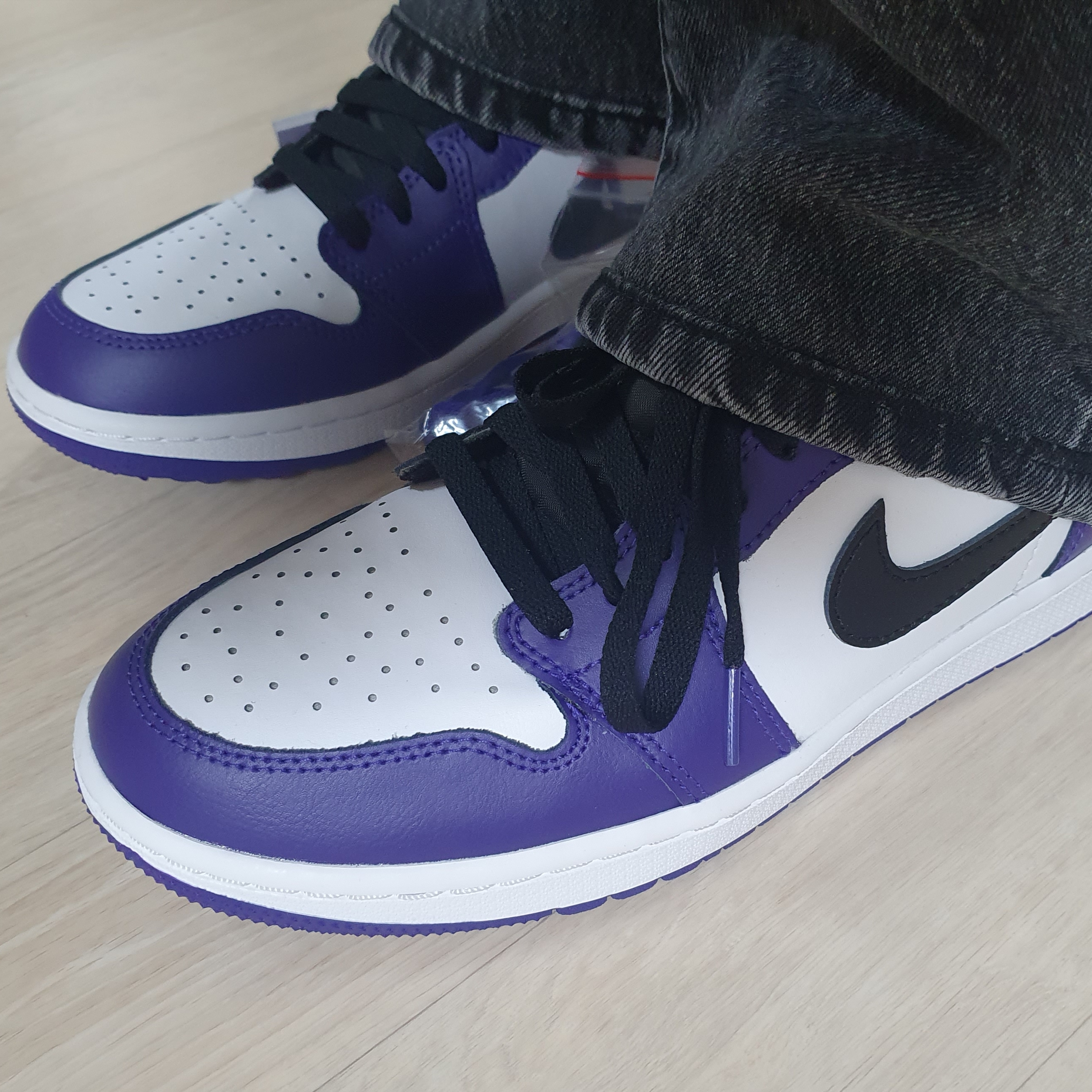 Jordan 1 Low Golf Court Purple 착용 스타일 - 1