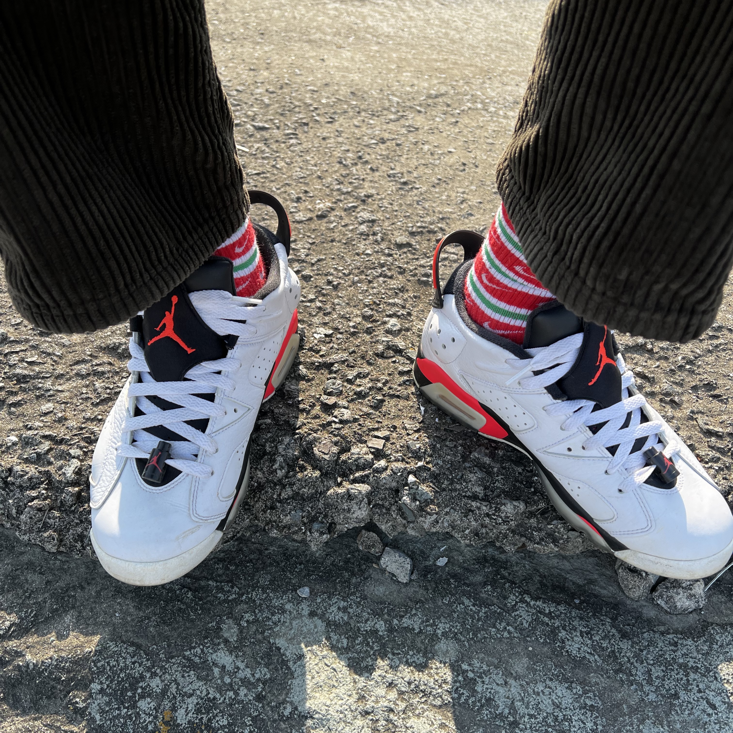 Jordan 6 Retro Low Infrared White, (GS) Jordan 6 Retro Low Infrared 착용 스타일 - 1