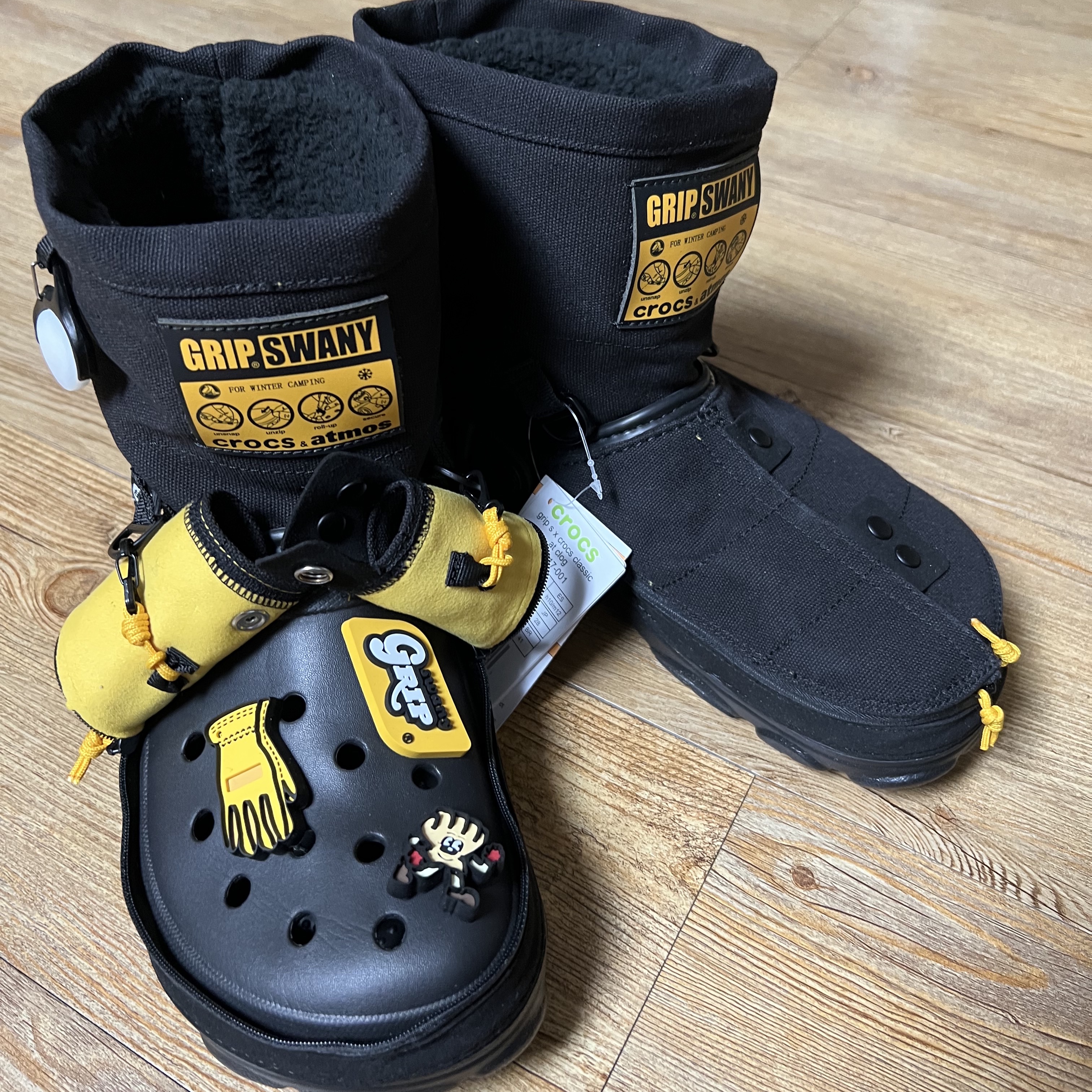 Crocs x Grip Swany x Atmos Classic All Terrain Clog Black 착용 스타일 - 1