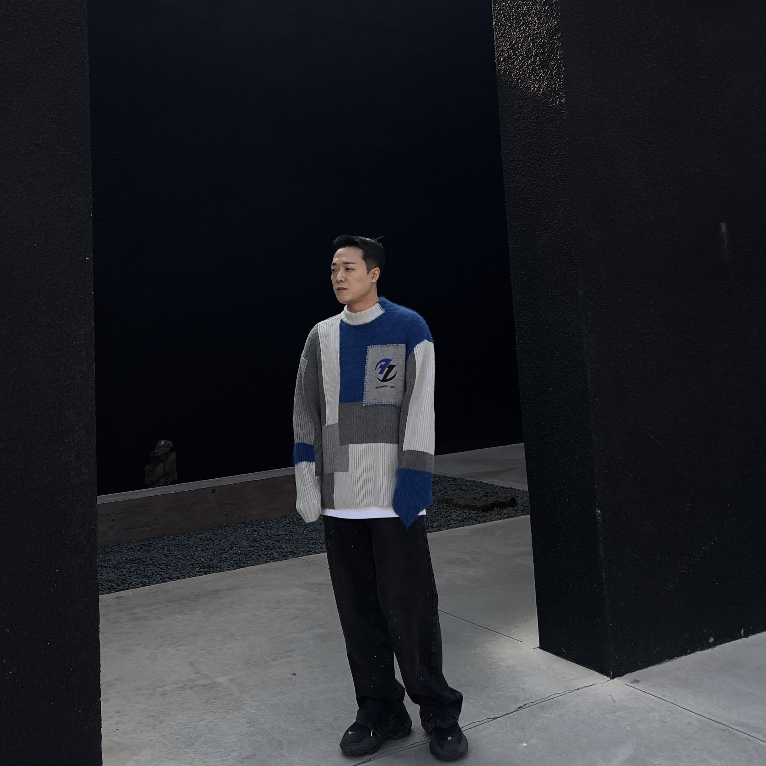 Zara x Ader Error Patchwork Oversize Knit Sweater Multicolor, Zara x Ader Error Slit Jeans Black 착용 스타일 - 2