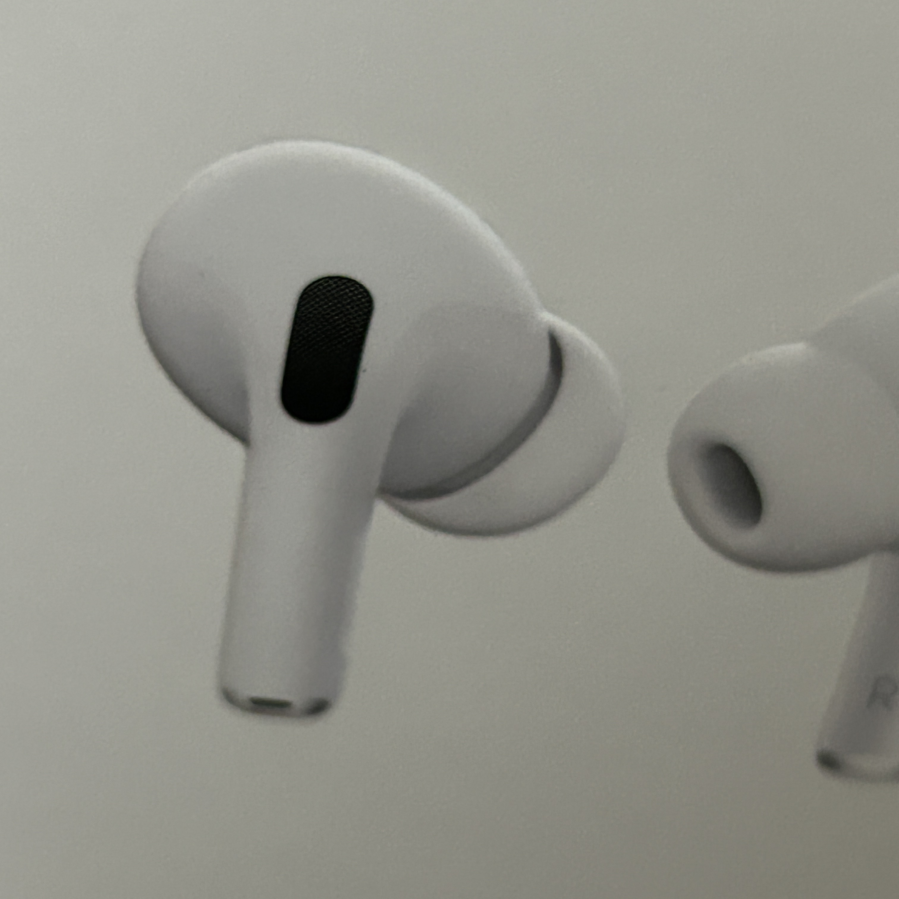 Apple AirPods Pro with MagSafe Charging Case (Korean Ver.) 착용 스타일