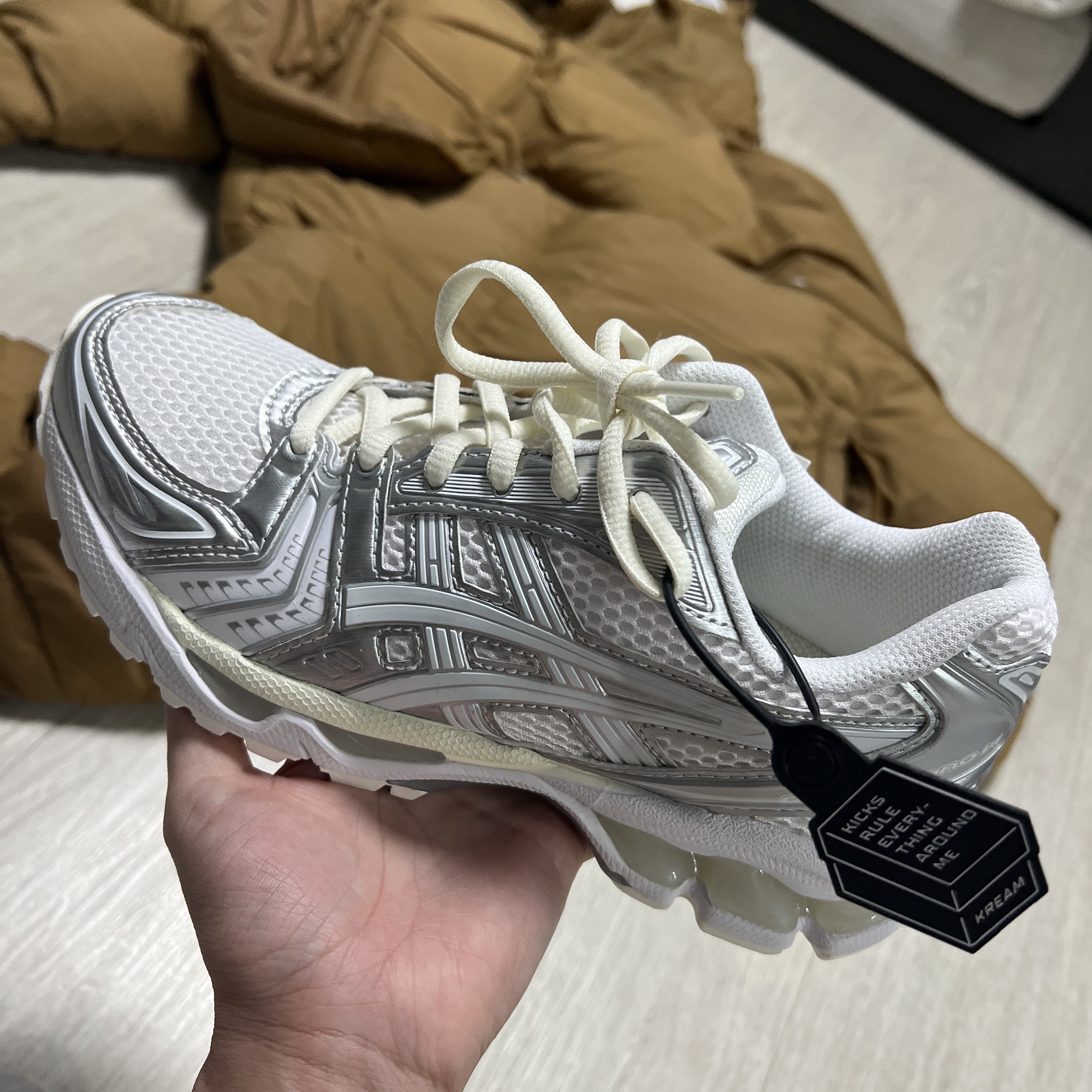 Asics x JJJJound Gel-Kayano 14 Silver White 착용 스타일