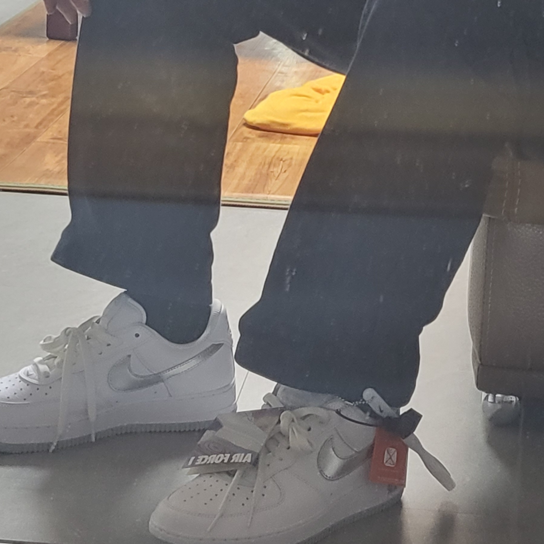 Nike Air Force 1 Low Retro Color of the Month White Metallic Silver, Nike x Off-White Air Force 1 Low ComplexCon Exclusive 착용 스타일 - 2