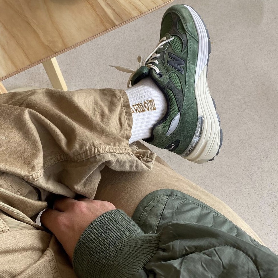 New Balance x JJJJound 992 Made in USA Mossy Green 착용 스타일