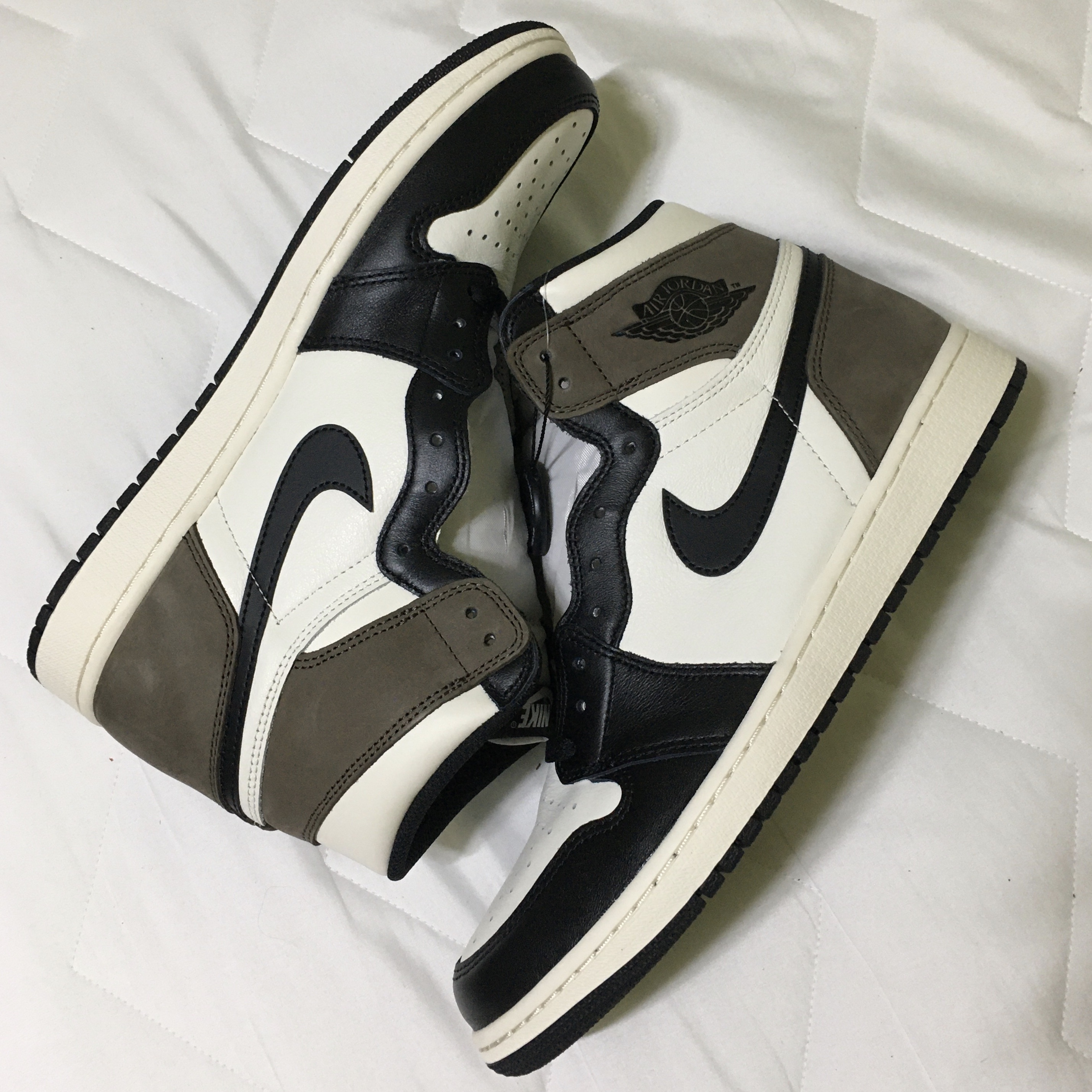 Jordan 1 Retro High OG Black Mocha 착용 스타일